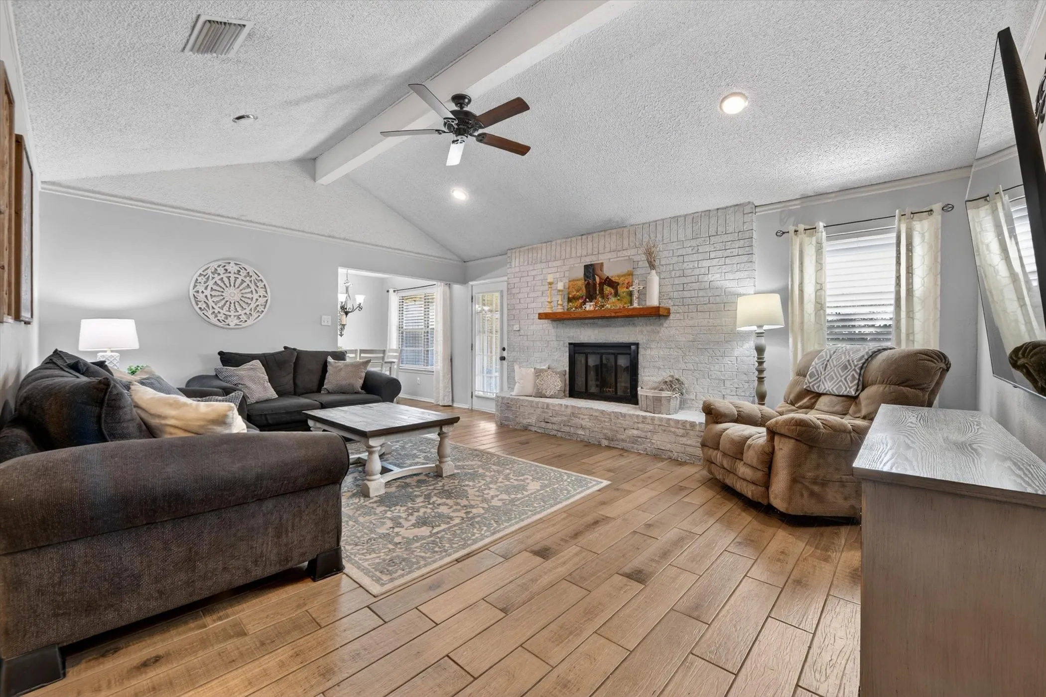 Single Family Residence For Sale in Tarrant County , 6724 Bartay Drive, North Richland Hills, Texas 76182, 3 Bedroom, 2 Bathroom, 2 Garage spaces, 1,521 Sqft, built in 1976, mls#21385636, Real Estate Agent in North Richland Hills, Homes For Sale in Tarrant county, Homes For Sale in North Richland Hills, Realtor in North Richland Hills Texas, Real Estate Brokerage Independent Realty Texas, Luminita Cordes Realtor