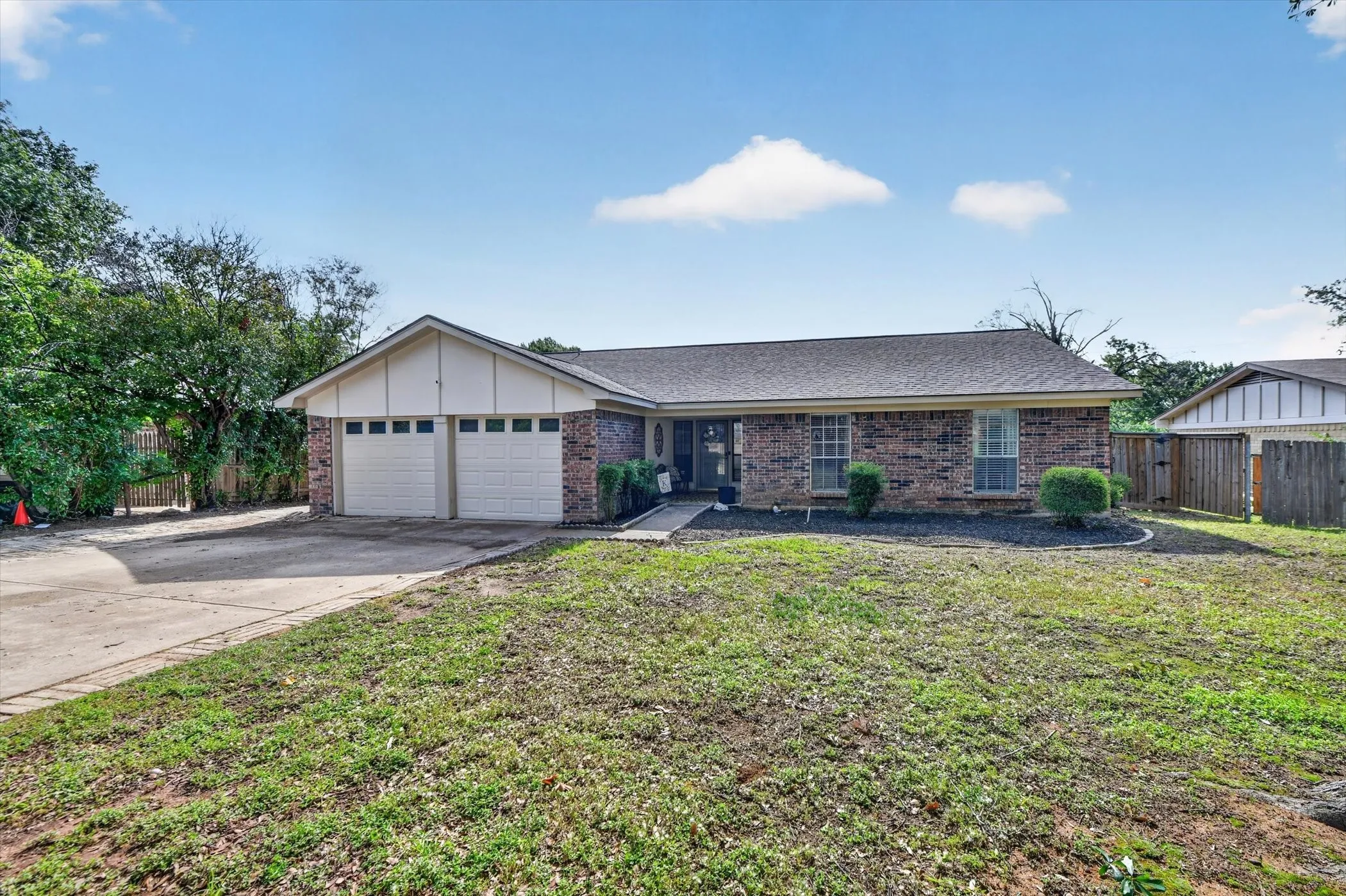 Single Family Residence For Sale in Tarrant County , 6724 Bartay Drive, North Richland Hills, Texas 76182, 3 Bedroom, 2 Bathroom, 2 Garage spaces, 1,521 Sqft, built in 1976, mls#21385636, Real Estate Agent in North Richland Hills, Homes For Sale in Tarrant county, Homes For Sale in North Richland Hills, Realtor in North Richland Hills Texas, Real Estate Brokerage Independent Realty Texas, Luminita Cordes Realtor