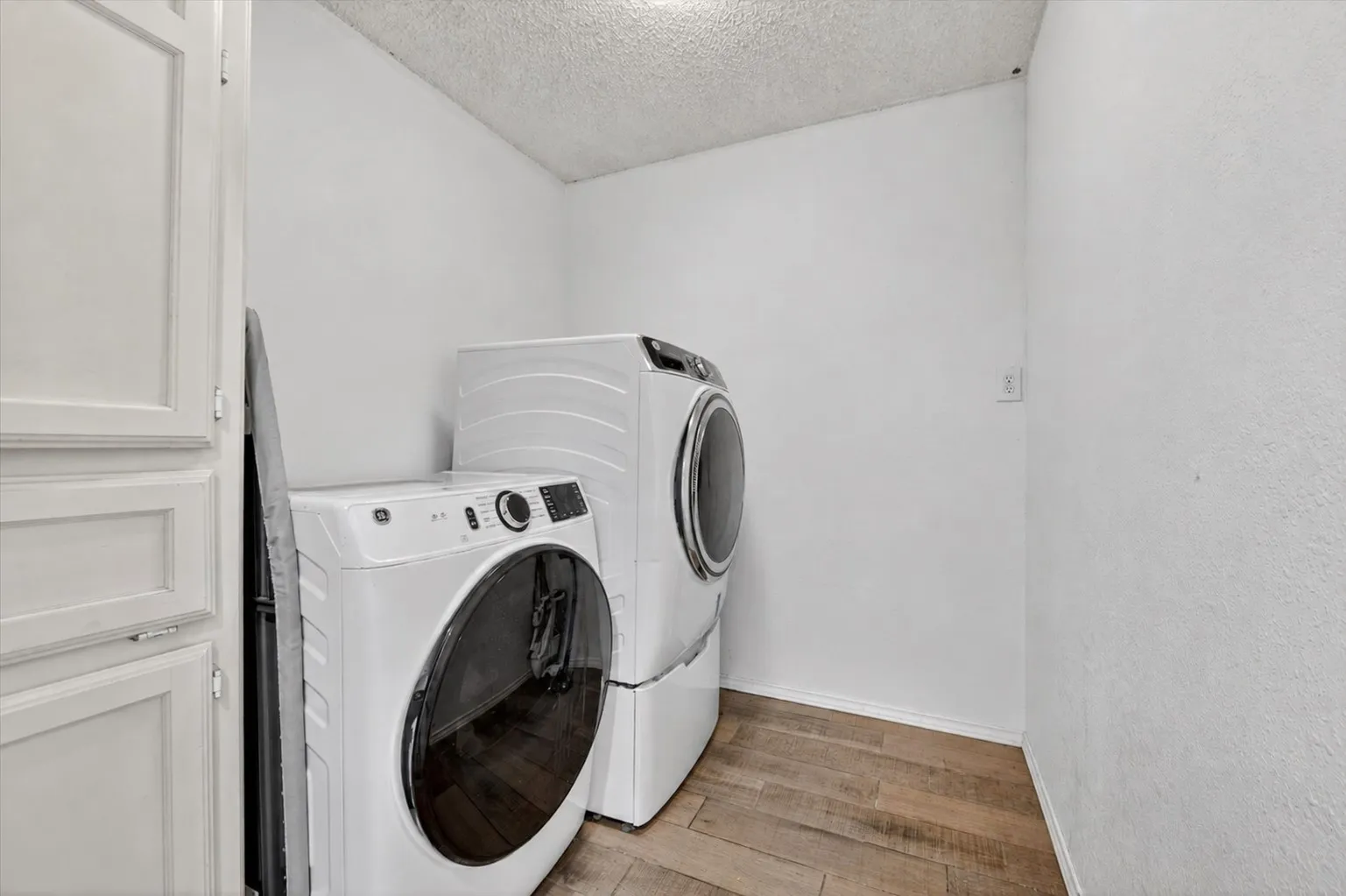 Single Family Residence For Sale in Tarrant County , 6724 Bartay Drive, North Richland Hills, Texas 76182, 3 Bedroom, 2 Bathroom, 2 Garage spaces, 1,521 Sqft, built in 1976, mls#21385636, Real Estate Agent in North Richland Hills, Homes For Sale in Tarrant county, Homes For Sale in North Richland Hills, Realtor in North Richland Hills Texas, Real Estate Brokerage Independent Realty Texas, Luminita Cordes Realtor