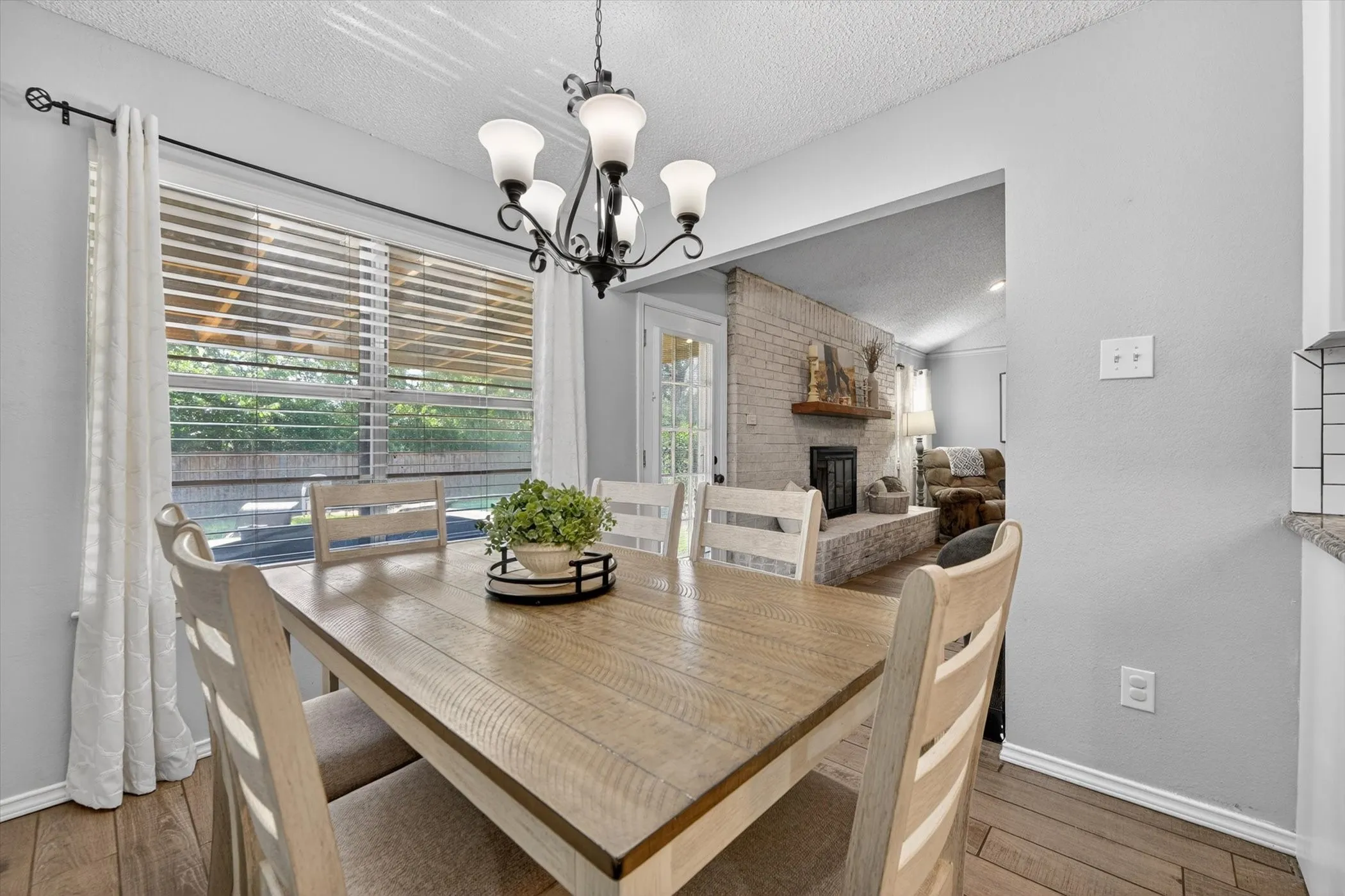 Single Family Residence For Sale in Tarrant County , 6724 Bartay Drive, North Richland Hills, Texas 76182, 3 Bedroom, 2 Bathroom, 2 Garage spaces, 1,521 Sqft, built in 1976, mls#21385636, Real Estate Agent in North Richland Hills, Homes For Sale in Tarrant county, Homes For Sale in North Richland Hills, Realtor in North Richland Hills Texas, Real Estate Brokerage Independent Realty Texas, Luminita Cordes Realtor