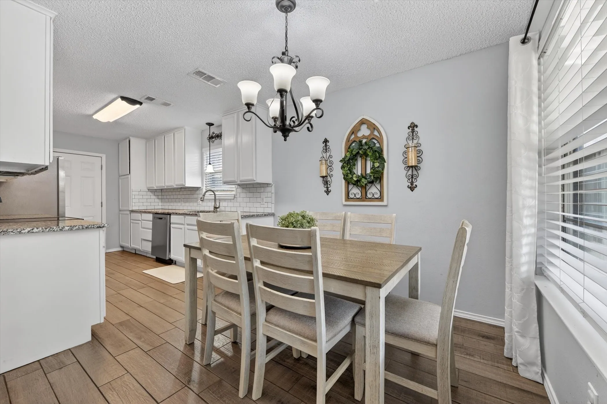 Single Family Residence For Sale in Tarrant County , 6724 Bartay Drive, North Richland Hills, Texas 76182, 3 Bedroom, 2 Bathroom, 2 Garage spaces, 1,521 Sqft, built in 1976, mls#21385636, Real Estate Agent in North Richland Hills, Homes For Sale in Tarrant county, Homes For Sale in North Richland Hills, Realtor in North Richland Hills Texas, Real Estate Brokerage Independent Realty Texas, Luminita Cordes Realtor