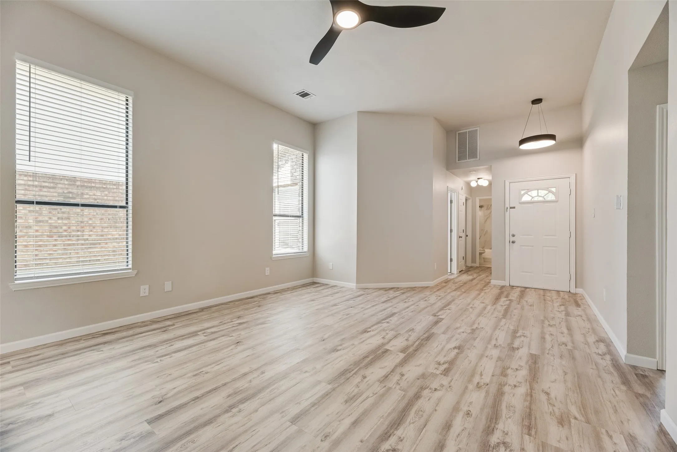 Single Family Residence For Sale in Collin County , 654 Spring Street, Allen, Texas 75002, 3 Bedroom, 2 Bathroom, 2 Garage spaces, 1,347 Sqft, built in 1986, mls#21335266, Real Estate Agent in Allen, Homes For Sale in Collin county, Homes For Sale in Allen, Realtor in Allen Texas, Real Estate Brokerage Independent Realty Texas, Luminita Cordes Realtor