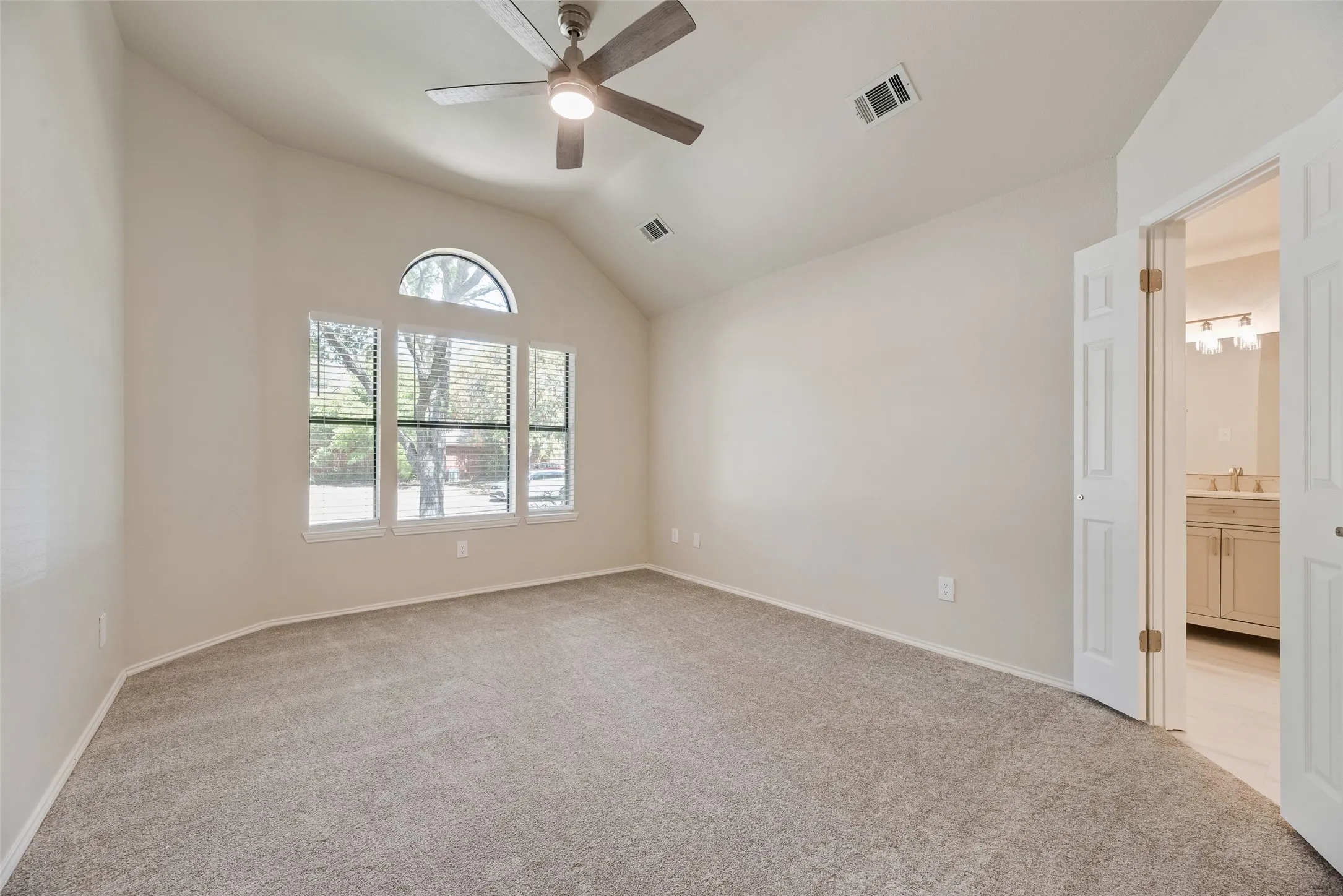 Single Family Residence For Sale in Collin County , 654 Spring Street, Allen, Texas 75002, 3 Bedroom, 2 Bathroom, 2 Garage spaces, 1,347 Sqft, built in 1986, mls#21335266, Real Estate Agent in Allen, Homes For Sale in Collin county, Homes For Sale in Allen, Realtor in Allen Texas, Real Estate Brokerage Independent Realty Texas, Luminita Cordes Realtor