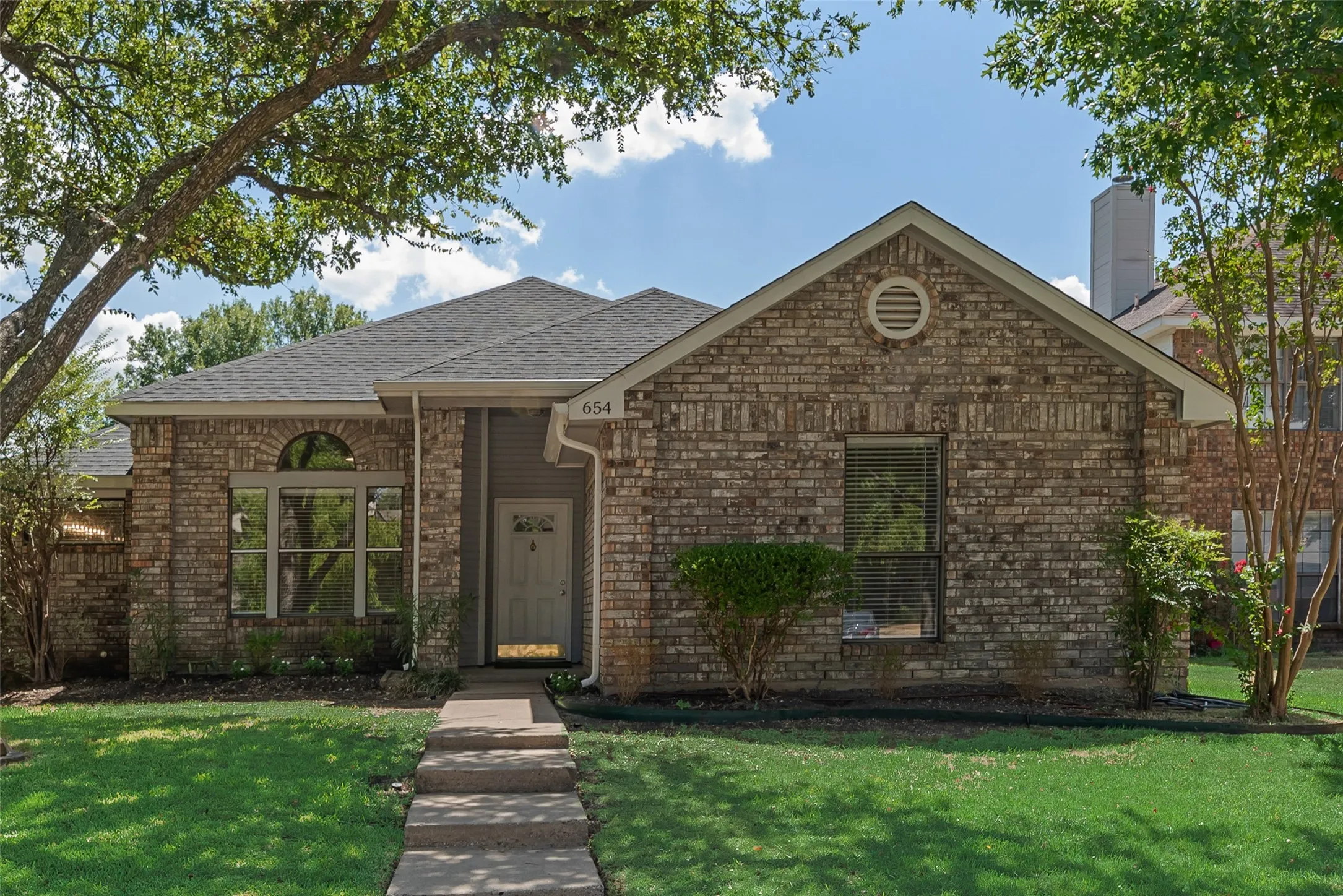 Single Family Residence For Sale in Collin County , 654 Spring Street, Allen, Texas 75002, 3 Bedroom, 2 Bathroom, 2 Garage spaces, 1,347 Sqft, built in 1986, mls#21335266, Real Estate Agent in Allen, Homes For Sale in Collin county, Homes For Sale in Allen, Realtor in Allen Texas, Real Estate Brokerage Independent Realty Texas, Luminita Cordes Realtor