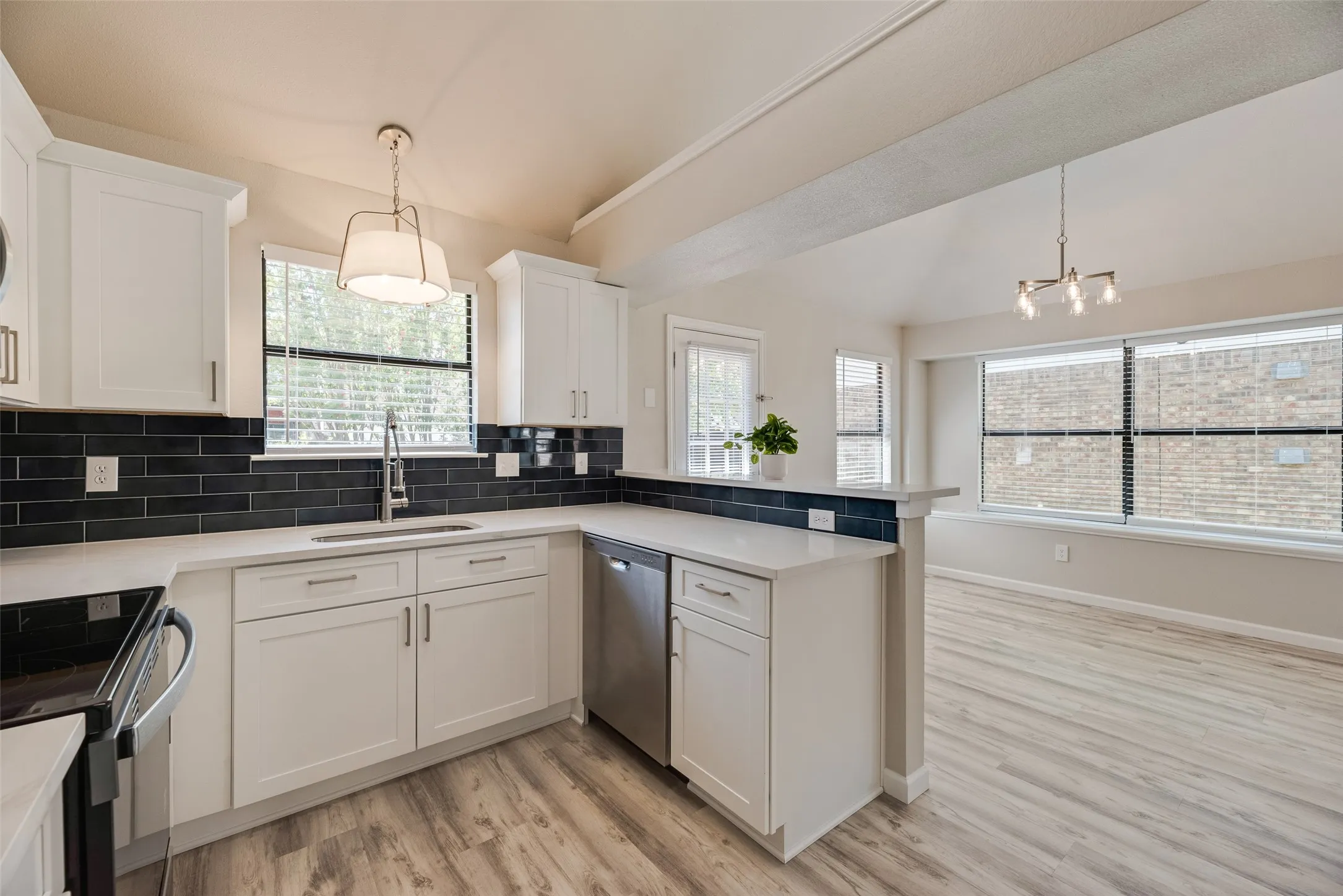 Single Family Residence For Sale in Collin County , 654 Spring Street, Allen, Texas 75002, 3 Bedroom, 2 Bathroom, 2 Garage spaces, 1,347 Sqft, built in 1986, mls#21335266, Real Estate Agent in Allen, Homes For Sale in Collin county, Homes For Sale in Allen, Realtor in Allen Texas, Real Estate Brokerage Independent Realty Texas, Luminita Cordes Realtor
