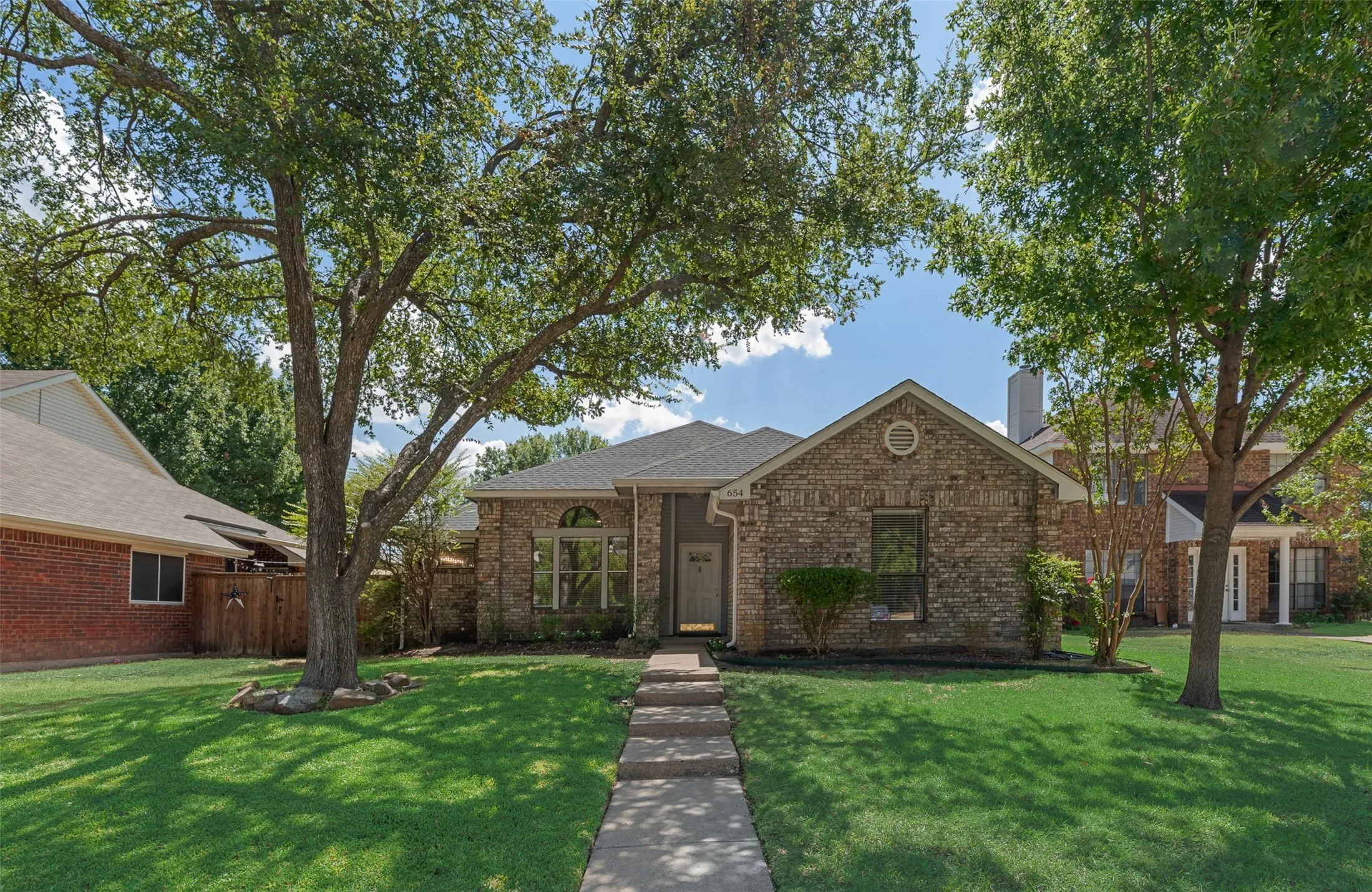 Single Family Residence For Sale in Collin County , 654 Spring Street, Allen, Texas 75002, 3 Bedroom, 2 Bathroom, 2 Garage spaces, 1,347 Sqft, built in 1986, mls#21335266, Real Estate Agent in Allen, Homes For Sale in Collin county, Homes For Sale in Allen, Realtor in Allen Texas, Real Estate Brokerage Independent Realty Texas, Luminita Cordes Realtor