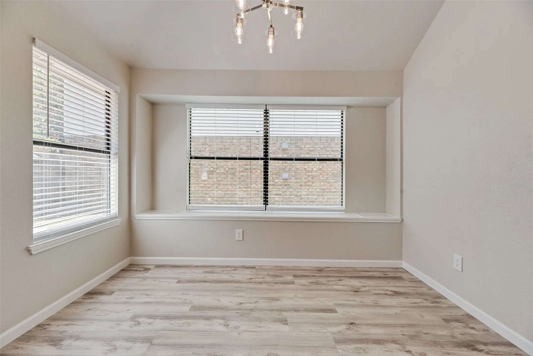Single Family Residence For Sale in Collin County , 654 Spring Street, Allen, Texas 75002, 3 Bedroom, 2 Bathroom, 2 Garage spaces, 1,347 Sqft, built in 1986, mls#21335266, Real Estate Agent in Allen, Homes For Sale in Collin county, Homes For Sale in Allen, Realtor in Allen Texas, Real Estate Brokerage Independent Realty Texas, Luminita Cordes Realtor