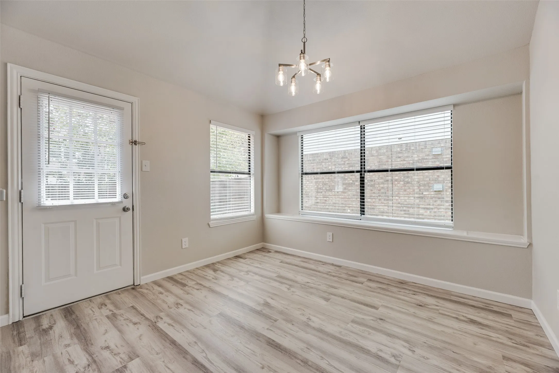 Single Family Residence For Sale in Collin County , 654 Spring Street, Allen, Texas 75002, 3 Bedroom, 2 Bathroom, 2 Garage spaces, 1,347 Sqft, built in 1986, mls#21335266, Real Estate Agent in Allen, Homes For Sale in Collin county, Homes For Sale in Allen, Realtor in Allen Texas, Real Estate Brokerage Independent Realty Texas, Luminita Cordes Realtor