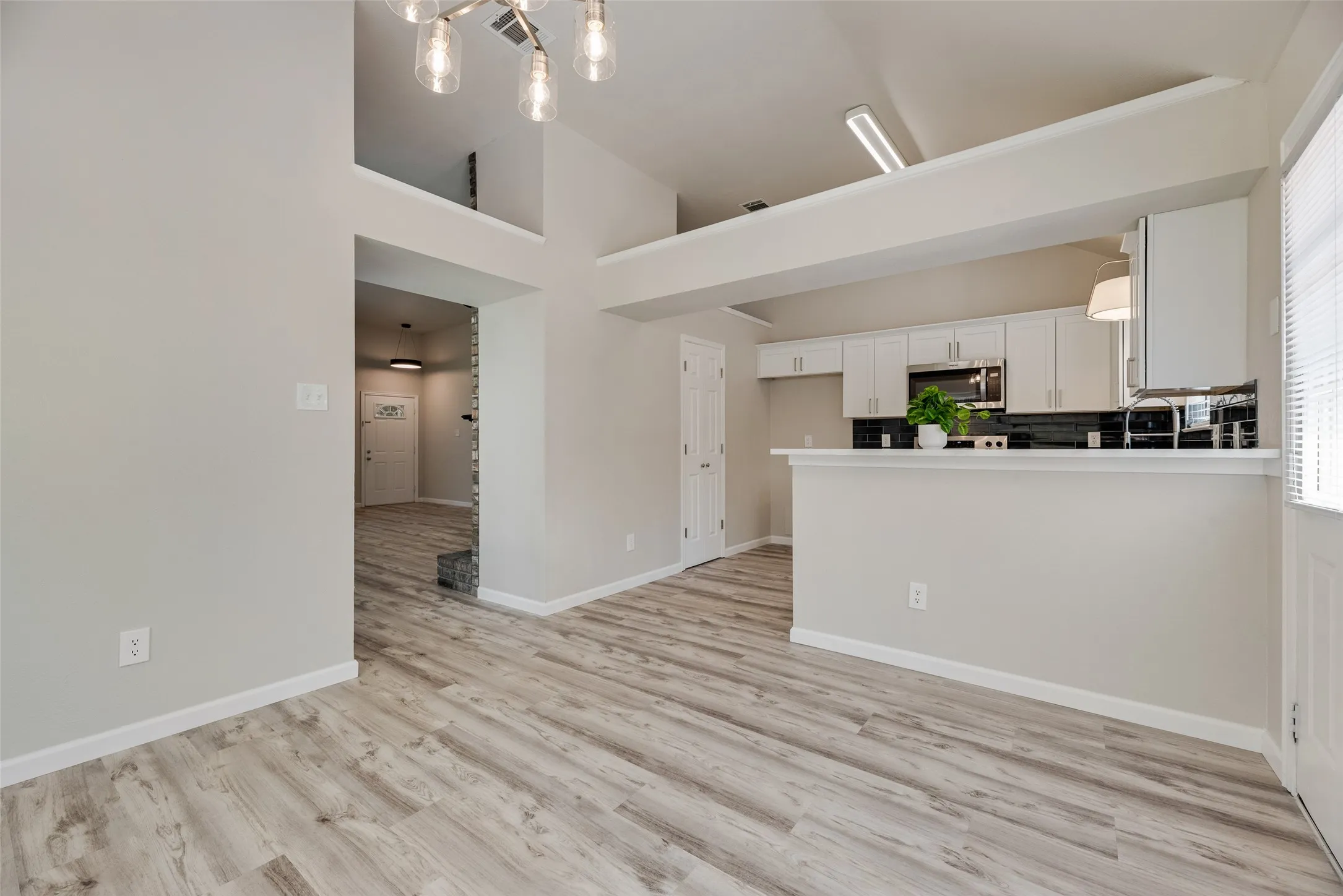 Single Family Residence For Sale in Collin County , 654 Spring Street, Allen, Texas 75002, 3 Bedroom, 2 Bathroom, 2 Garage spaces, 1,347 Sqft, built in 1986, mls#21335266, Real Estate Agent in Allen, Homes For Sale in Collin county, Homes For Sale in Allen, Realtor in Allen Texas, Real Estate Brokerage Independent Realty Texas, Luminita Cordes Realtor