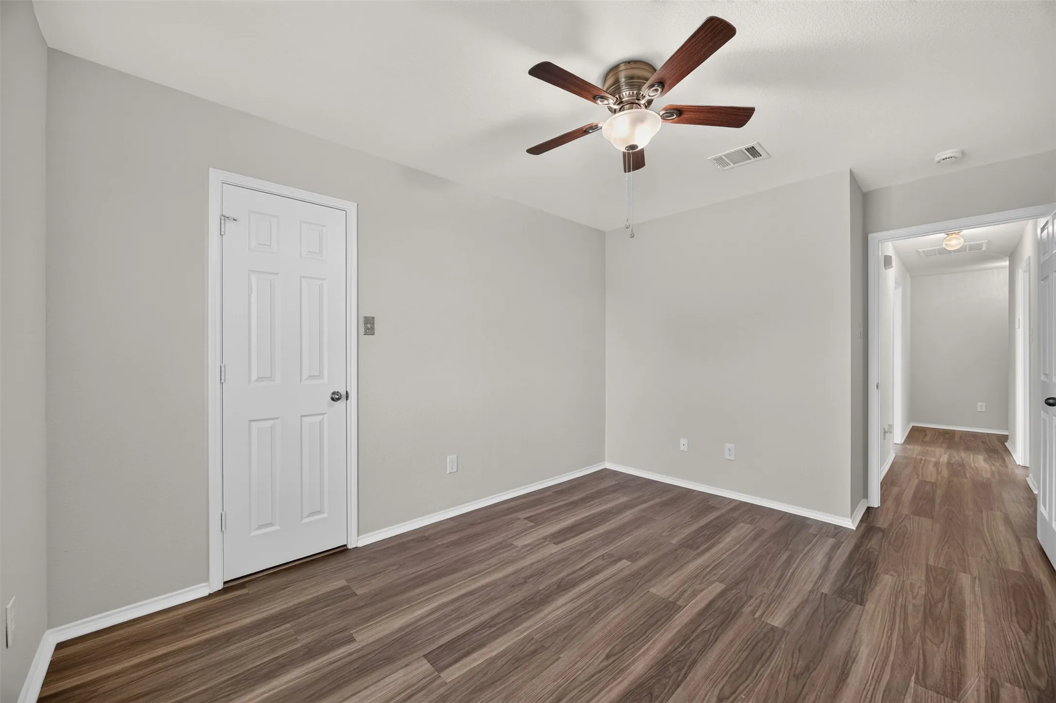 Single Family Residence For Sale in Ellis County , 332 Hacienda Drive, Waxahachie, Texas 75165, 3 Bedroom, 2 Bathroom, 2 Garage spaces, 1,933 Sqft, built in 2005, mls#21387485, Real Estate Agent in Waxahachie, Homes For Sale in Ellis county, Homes For Sale in Waxahachie, Realtor in Waxahachie Texas, Real Estate Brokerage Independent Realty Texas, Luminita Cordes Realtor