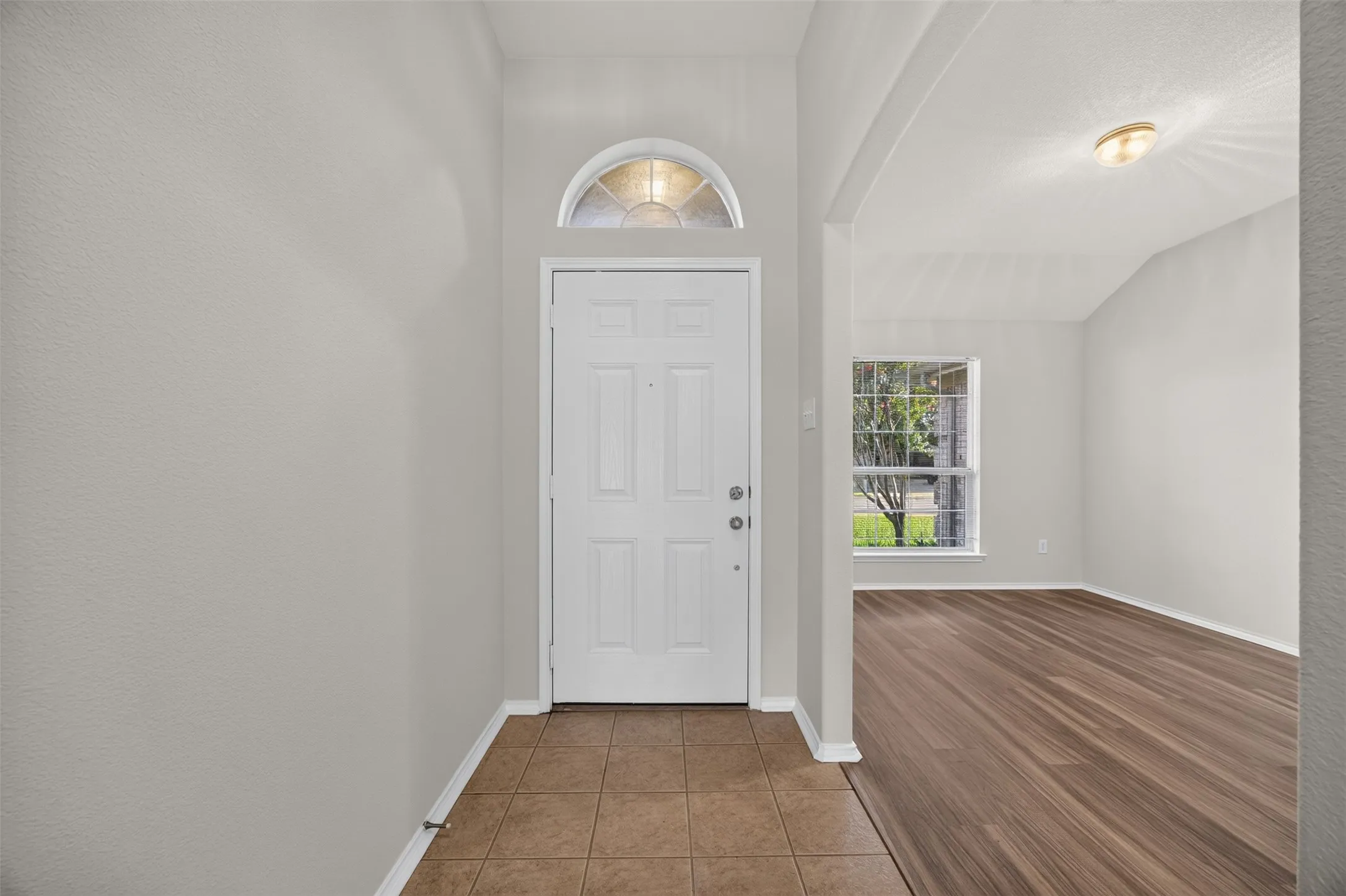 Single Family Residence For Sale in Ellis County , 332 Hacienda Drive, Waxahachie, Texas 75165, 3 Bedroom, 2 Bathroom, 2 Garage spaces, 1,933 Sqft, built in 2005, mls#21387485, Real Estate Agent in Waxahachie, Homes For Sale in Ellis county, Homes For Sale in Waxahachie, Realtor in Waxahachie Texas, Real Estate Brokerage Independent Realty Texas, Luminita Cordes Realtor