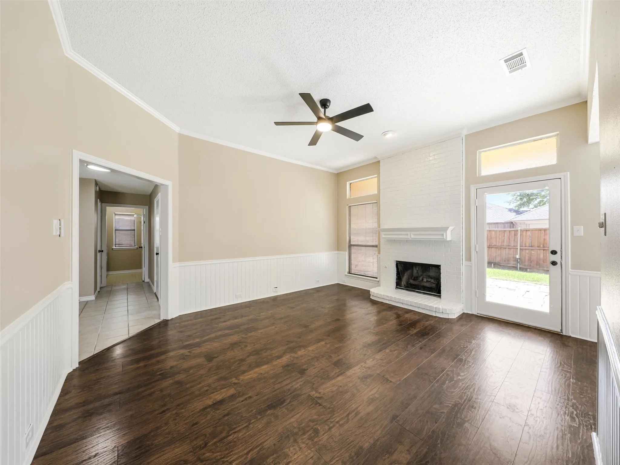 Single Family Residence For Sale in Dallas County , 136 Highland Meadow Circle, Coppell, Texas 75019, 3 Bedroom, 3 Bathroom, 2 Garage spaces, 2,180 Sqft, built in 1987, mls#21381557, Real Estate Agent in Coppell, Homes For Sale in Dallas county, Homes For Sale in Coppell, Realtor in Coppell Texas, Real Estate Brokerage Independent Realty Texas, Luminita Cordes Realtor