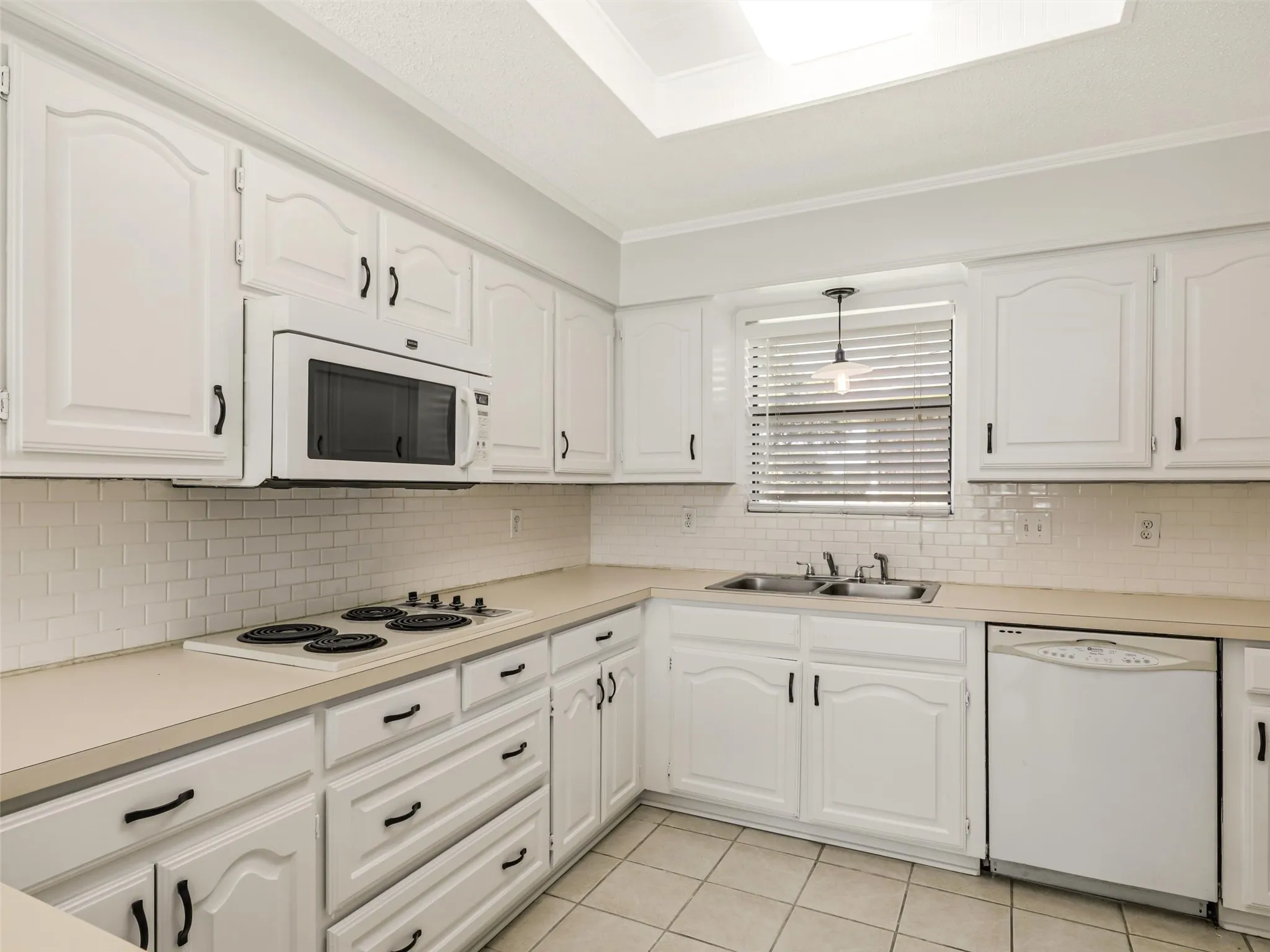 Single Family Residence For Sale in Dallas County , 136 Highland Meadow Circle, Coppell, Texas 75019, 3 Bedroom, 3 Bathroom, 2 Garage spaces, 2,180 Sqft, built in 1987, mls#21381557, Real Estate Agent in Coppell, Homes For Sale in Dallas county, Homes For Sale in Coppell, Realtor in Coppell Texas, Real Estate Brokerage Independent Realty Texas, Luminita Cordes Realtor