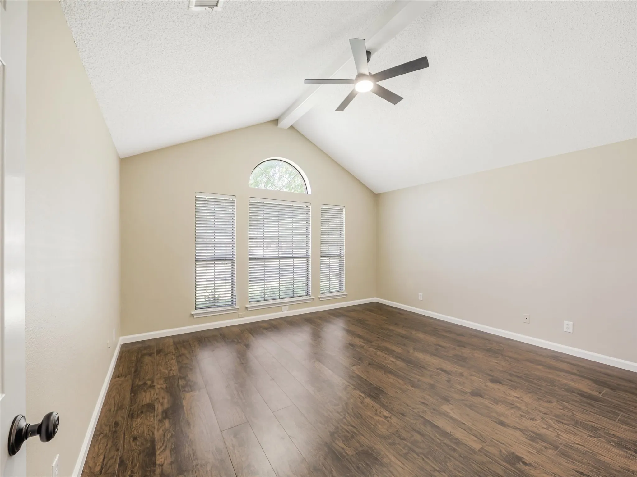 Single Family Residence For Sale in Dallas County , 136 Highland Meadow Circle, Coppell, Texas 75019, 3 Bedroom, 3 Bathroom, 2 Garage spaces, 2,180 Sqft, built in 1987, mls#21381557, Real Estate Agent in Coppell, Homes For Sale in Dallas county, Homes For Sale in Coppell, Realtor in Coppell Texas, Real Estate Brokerage Independent Realty Texas, Luminita Cordes Realtor