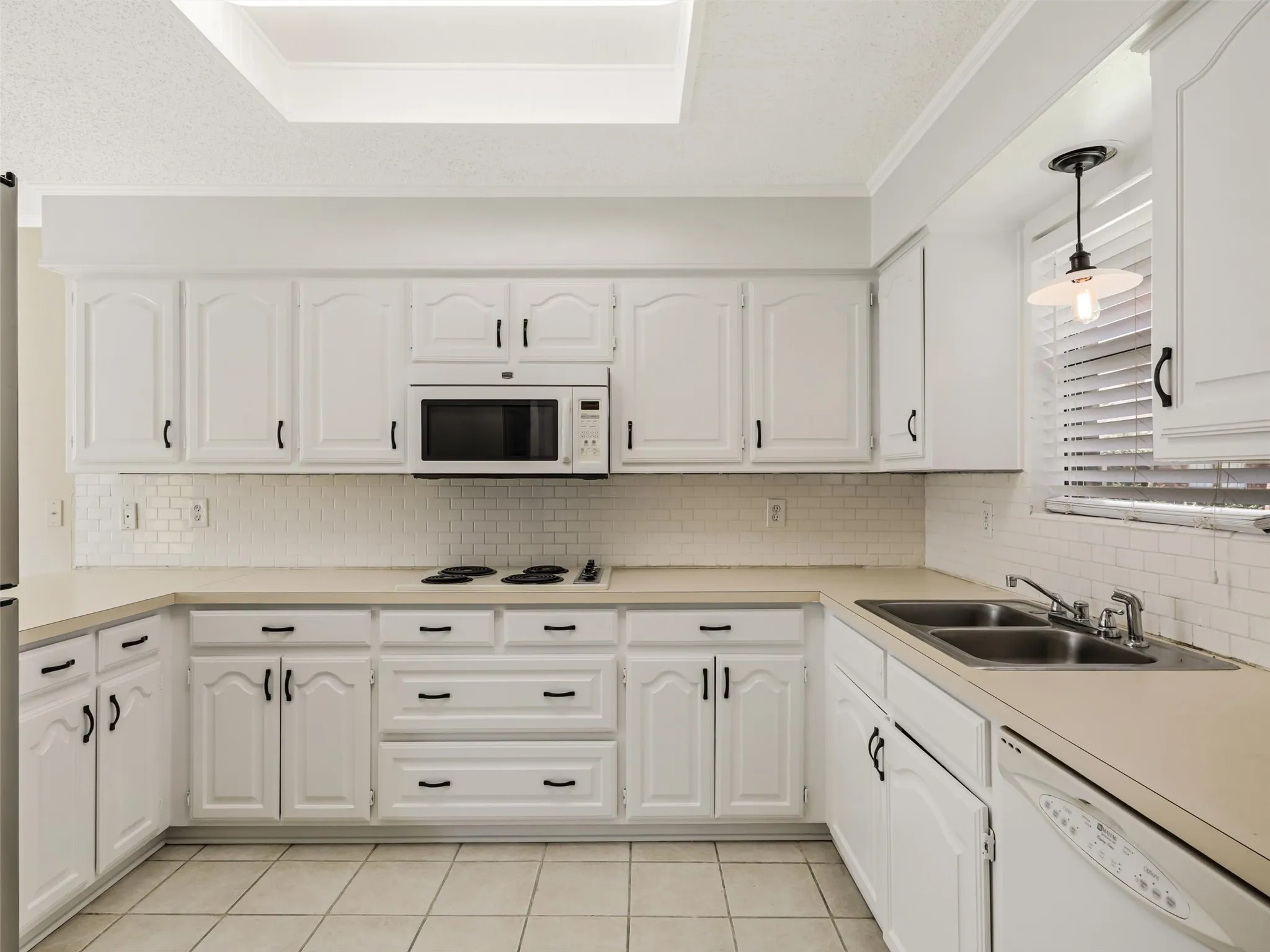 Single Family Residence For Sale in Dallas County , 136 Highland Meadow Circle, Coppell, Texas 75019, 3 Bedroom, 3 Bathroom, 2 Garage spaces, 2,180 Sqft, built in 1987, mls#21381557, Real Estate Agent in Coppell, Homes For Sale in Dallas county, Homes For Sale in Coppell, Realtor in Coppell Texas, Real Estate Brokerage Independent Realty Texas, Luminita Cordes Realtor