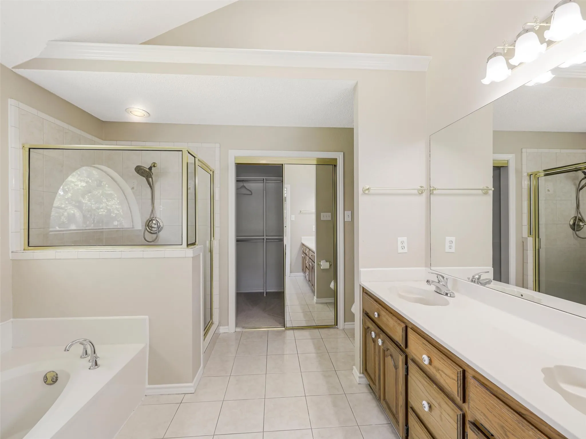 Single Family Residence For Sale in Dallas County , 136 Highland Meadow Circle, Coppell, Texas 75019, 3 Bedroom, 3 Bathroom, 2 Garage spaces, 2,180 Sqft, built in 1987, mls#21381557, Real Estate Agent in Coppell, Homes For Sale in Dallas county, Homes For Sale in Coppell, Realtor in Coppell Texas, Real Estate Brokerage Independent Realty Texas, Luminita Cordes Realtor