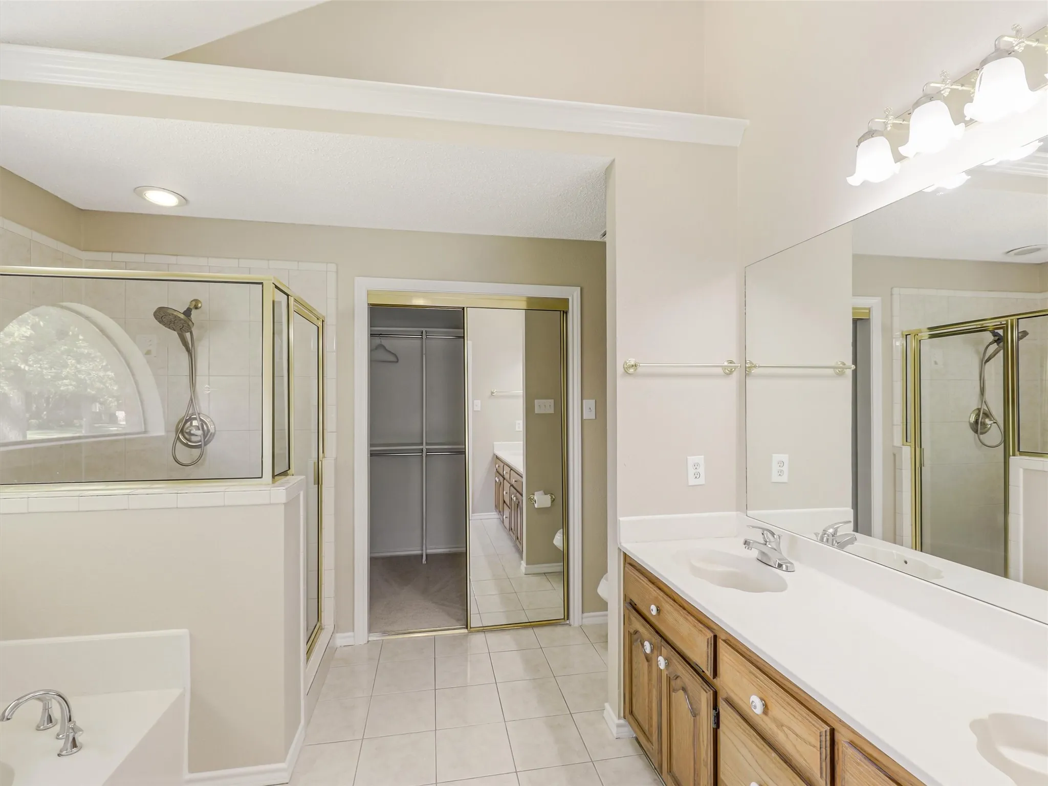 Single Family Residence For Sale in Dallas County , 136 Highland Meadow Circle, Coppell, Texas 75019, 3 Bedroom, 3 Bathroom, 2 Garage spaces, 2,180 Sqft, built in 1987, mls#21381557, Real Estate Agent in Coppell, Homes For Sale in Dallas county, Homes For Sale in Coppell, Realtor in Coppell Texas, Real Estate Brokerage Independent Realty Texas, Luminita Cordes Realtor