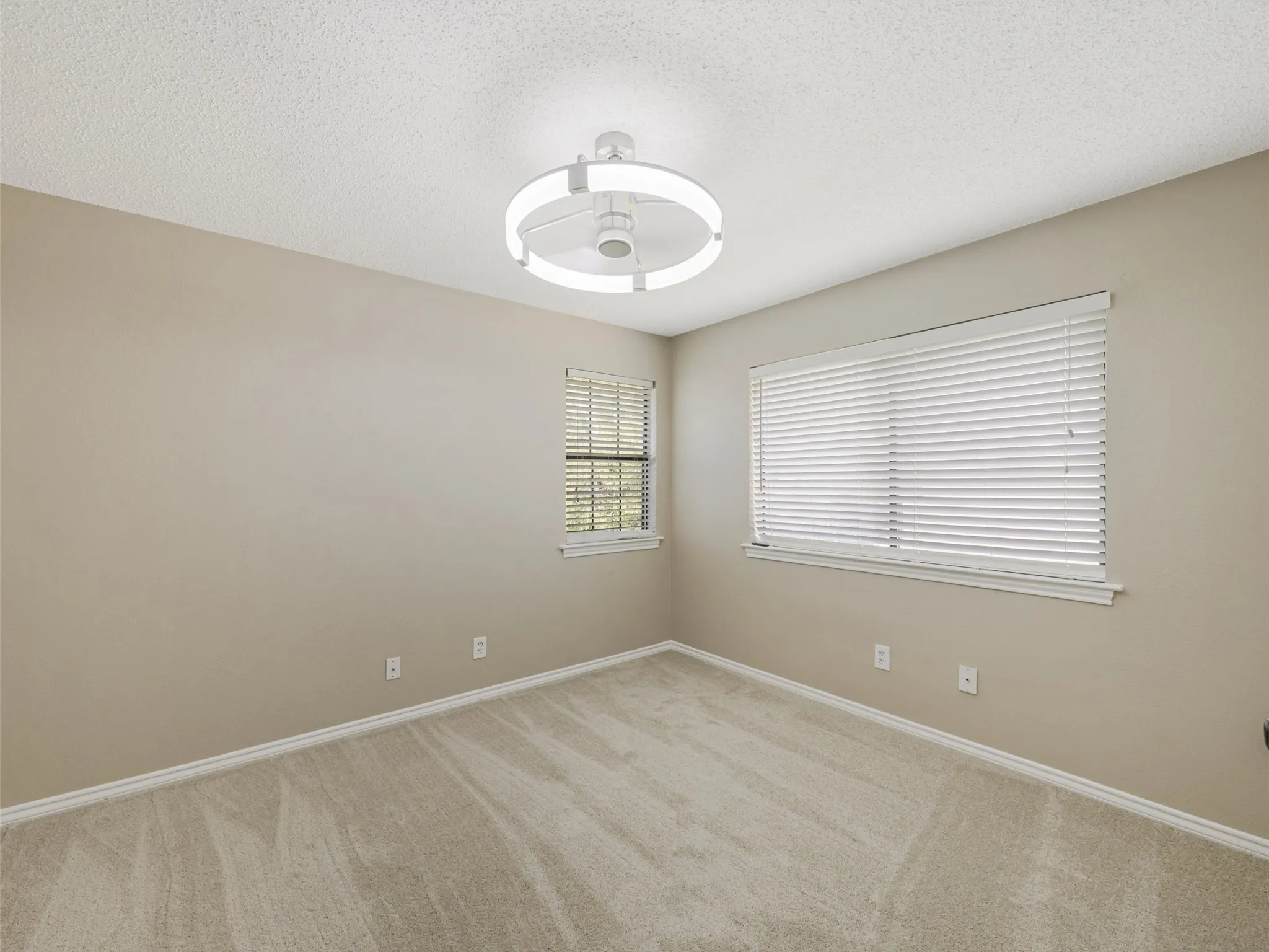 Single Family Residence For Sale in Dallas County , 136 Highland Meadow Circle, Coppell, Texas 75019, 3 Bedroom, 3 Bathroom, 2 Garage spaces, 2,180 Sqft, built in 1987, mls#21381557, Real Estate Agent in Coppell, Homes For Sale in Dallas county, Homes For Sale in Coppell, Realtor in Coppell Texas, Real Estate Brokerage Independent Realty Texas, Luminita Cordes Realtor