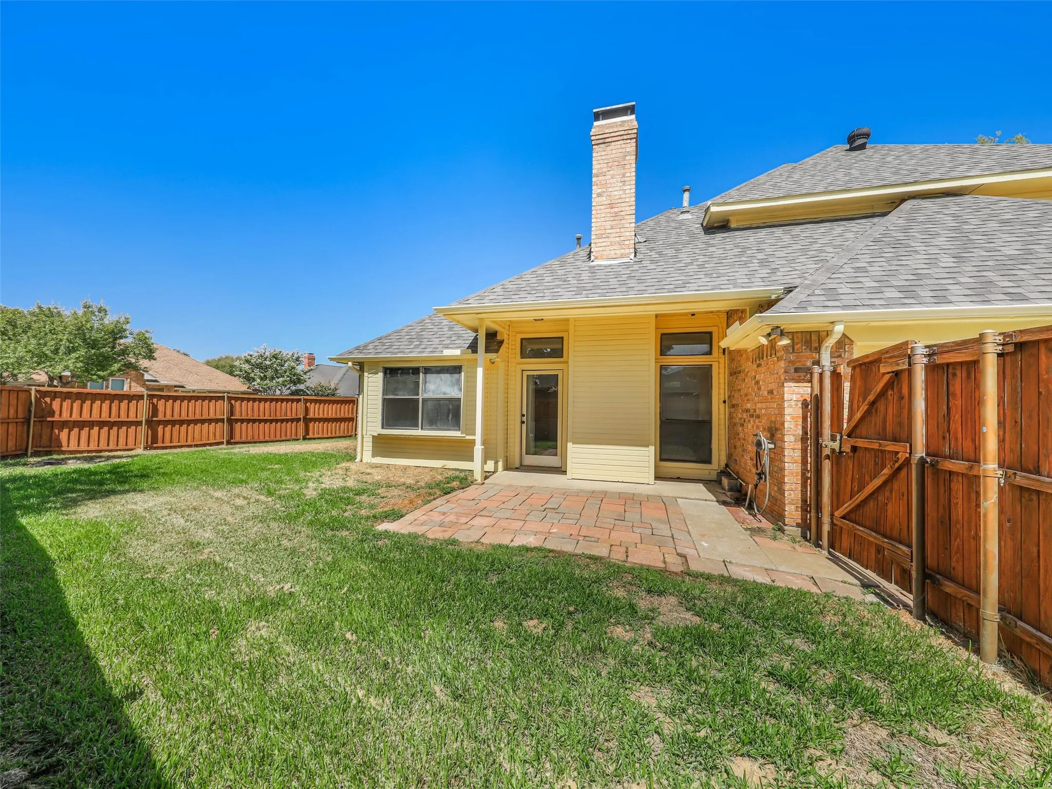 Single Family Residence For Sale in Dallas County , 136 Highland Meadow Circle, Coppell, Texas 75019, 3 Bedroom, 3 Bathroom, 2 Garage spaces, 2,180 Sqft, built in 1987, mls#21381557, Real Estate Agent in Coppell, Homes For Sale in Dallas county, Homes For Sale in Coppell, Realtor in Coppell Texas, Real Estate Brokerage Independent Realty Texas, Luminita Cordes Realtor