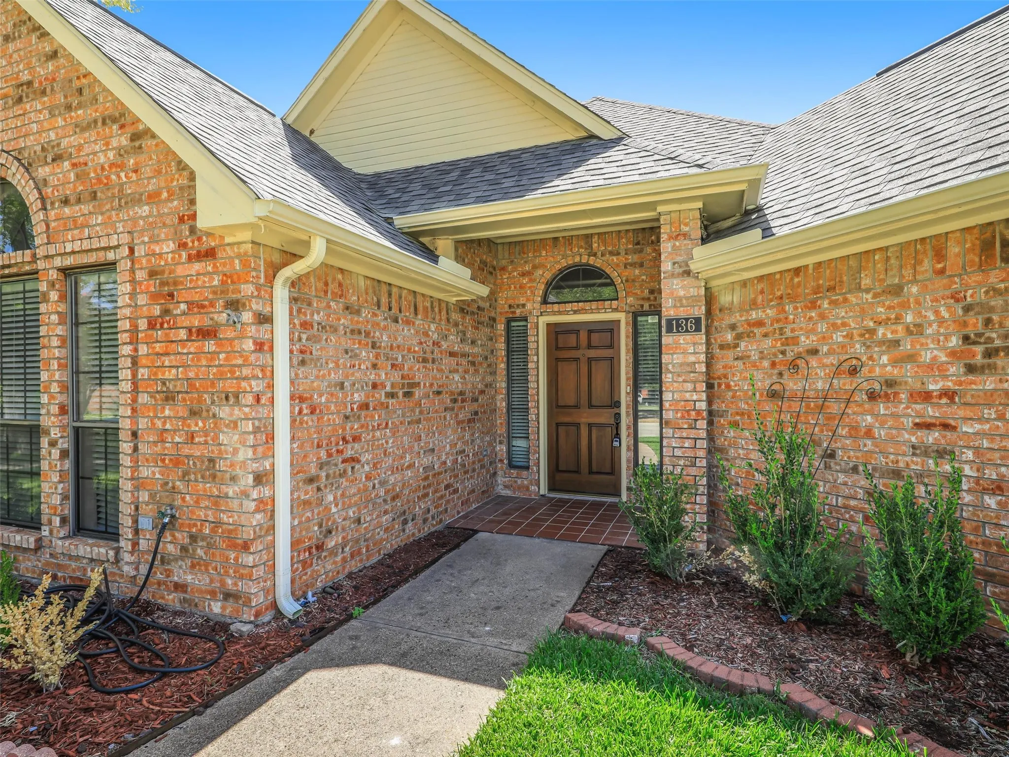 Single Family Residence For Sale in Dallas County , 136 Highland Meadow Circle, Coppell, Texas 75019, 3 Bedroom, 3 Bathroom, 2 Garage spaces, 2,180 Sqft, built in 1987, mls#21381557, Real Estate Agent in Coppell, Homes For Sale in Dallas county, Homes For Sale in Coppell, Realtor in Coppell Texas, Real Estate Brokerage Independent Realty Texas, Luminita Cordes Realtor
