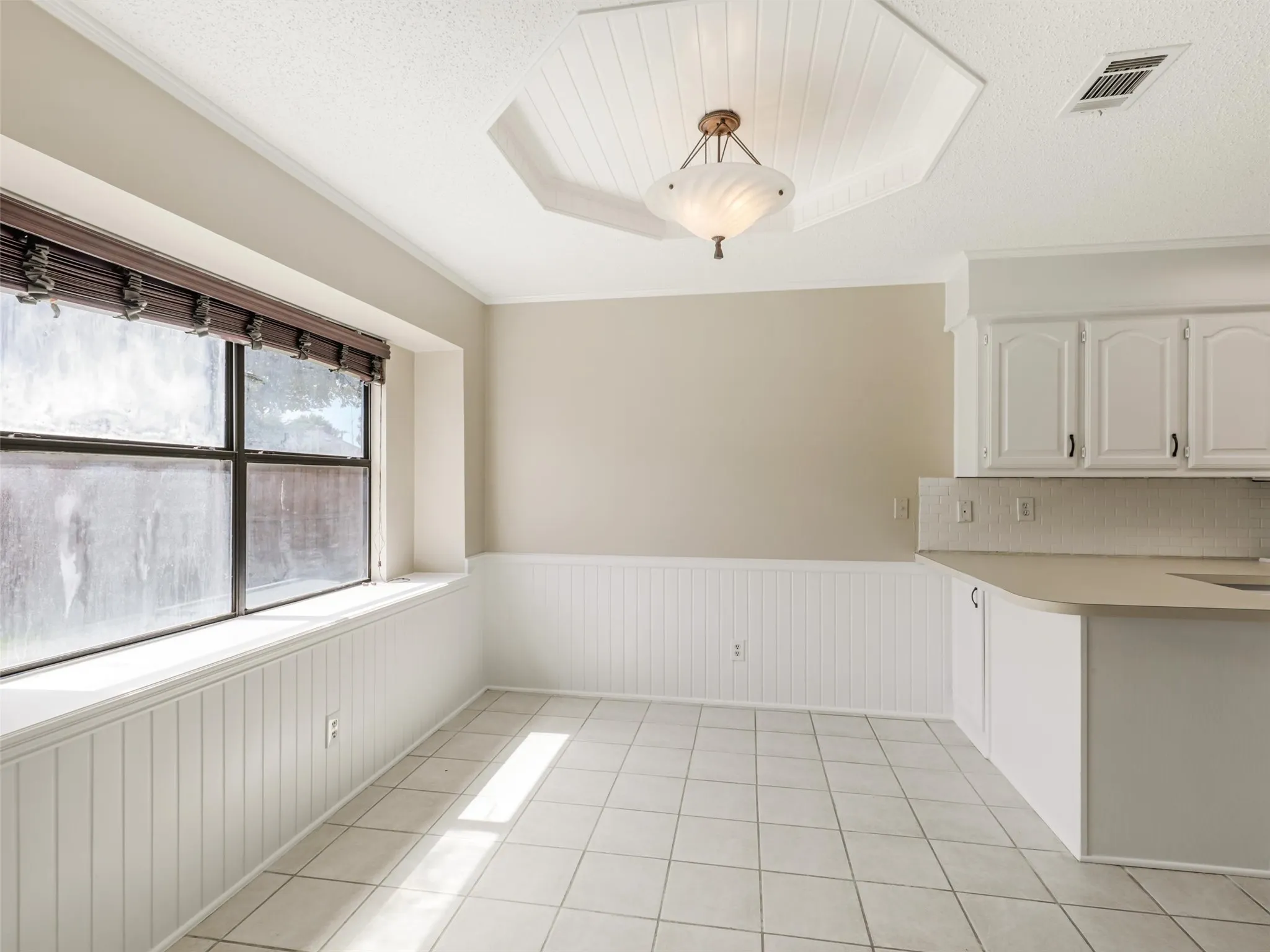 Single Family Residence For Sale in Dallas County , 136 Highland Meadow Circle, Coppell, Texas 75019, 3 Bedroom, 3 Bathroom, 2 Garage spaces, 2,180 Sqft, built in 1987, mls#21381557, Real Estate Agent in Coppell, Homes For Sale in Dallas county, Homes For Sale in Coppell, Realtor in Coppell Texas, Real Estate Brokerage Independent Realty Texas, Luminita Cordes Realtor