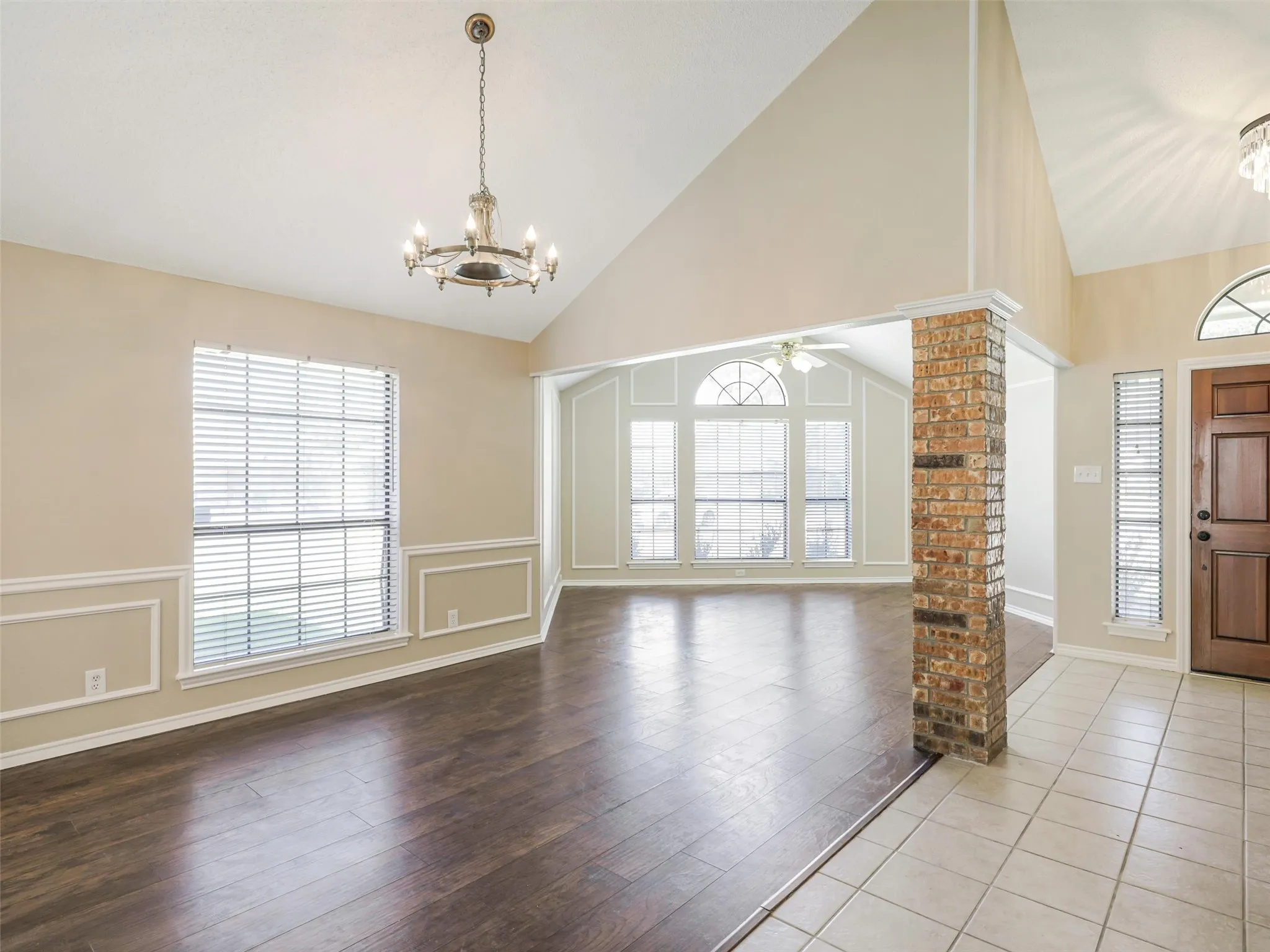 Single Family Residence For Sale in Dallas County , 136 Highland Meadow Circle, Coppell, Texas 75019, 3 Bedroom, 3 Bathroom, 2 Garage spaces, 2,180 Sqft, built in 1987, mls#21381557, Real Estate Agent in Coppell, Homes For Sale in Dallas county, Homes For Sale in Coppell, Realtor in Coppell Texas, Real Estate Brokerage Independent Realty Texas, Luminita Cordes Realtor