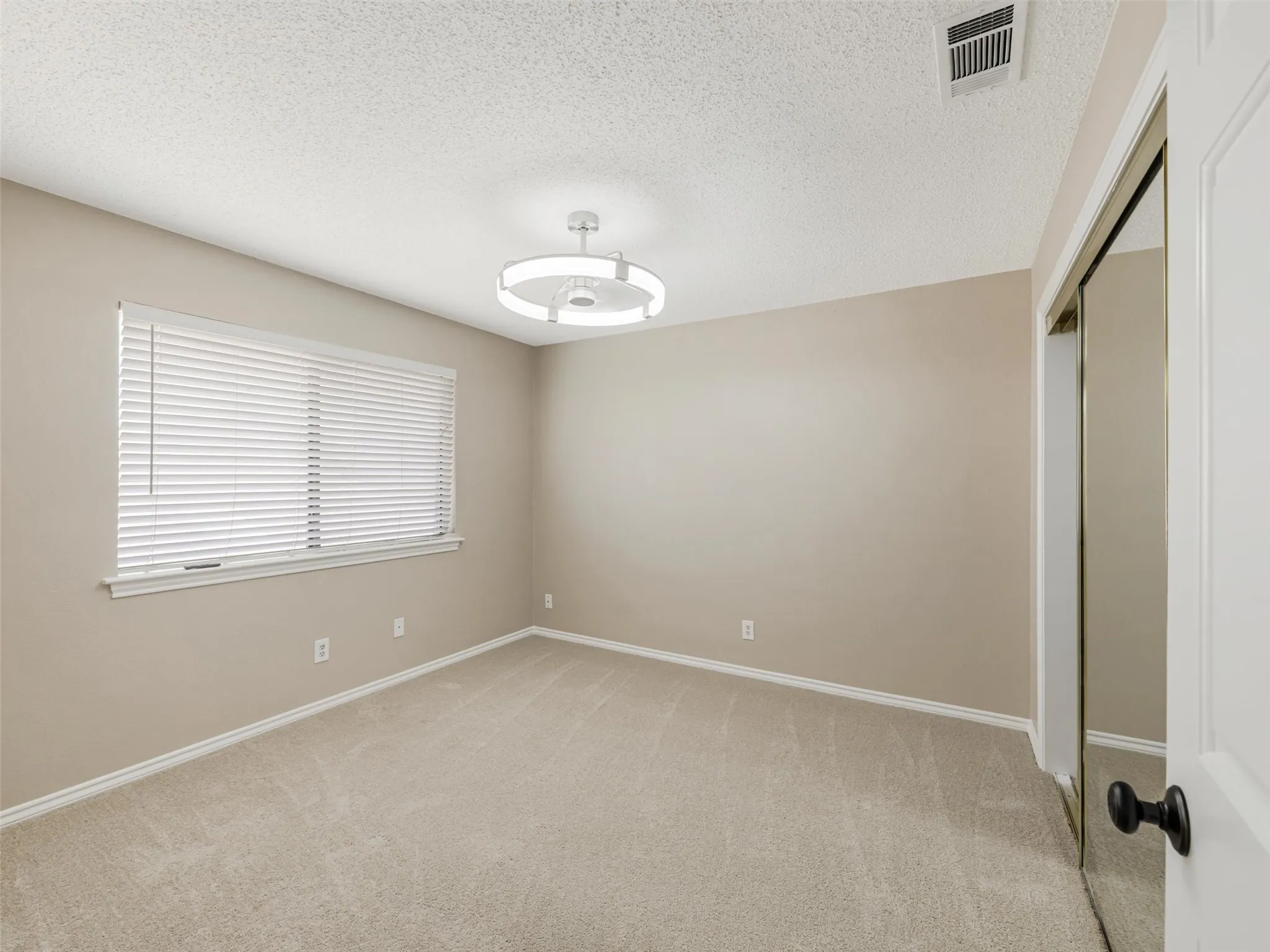 Single Family Residence For Sale in Dallas County , 136 Highland Meadow Circle, Coppell, Texas 75019, 3 Bedroom, 3 Bathroom, 2 Garage spaces, 2,180 Sqft, built in 1987, mls#21381557, Real Estate Agent in Coppell, Homes For Sale in Dallas county, Homes For Sale in Coppell, Realtor in Coppell Texas, Real Estate Brokerage Independent Realty Texas, Luminita Cordes Realtor