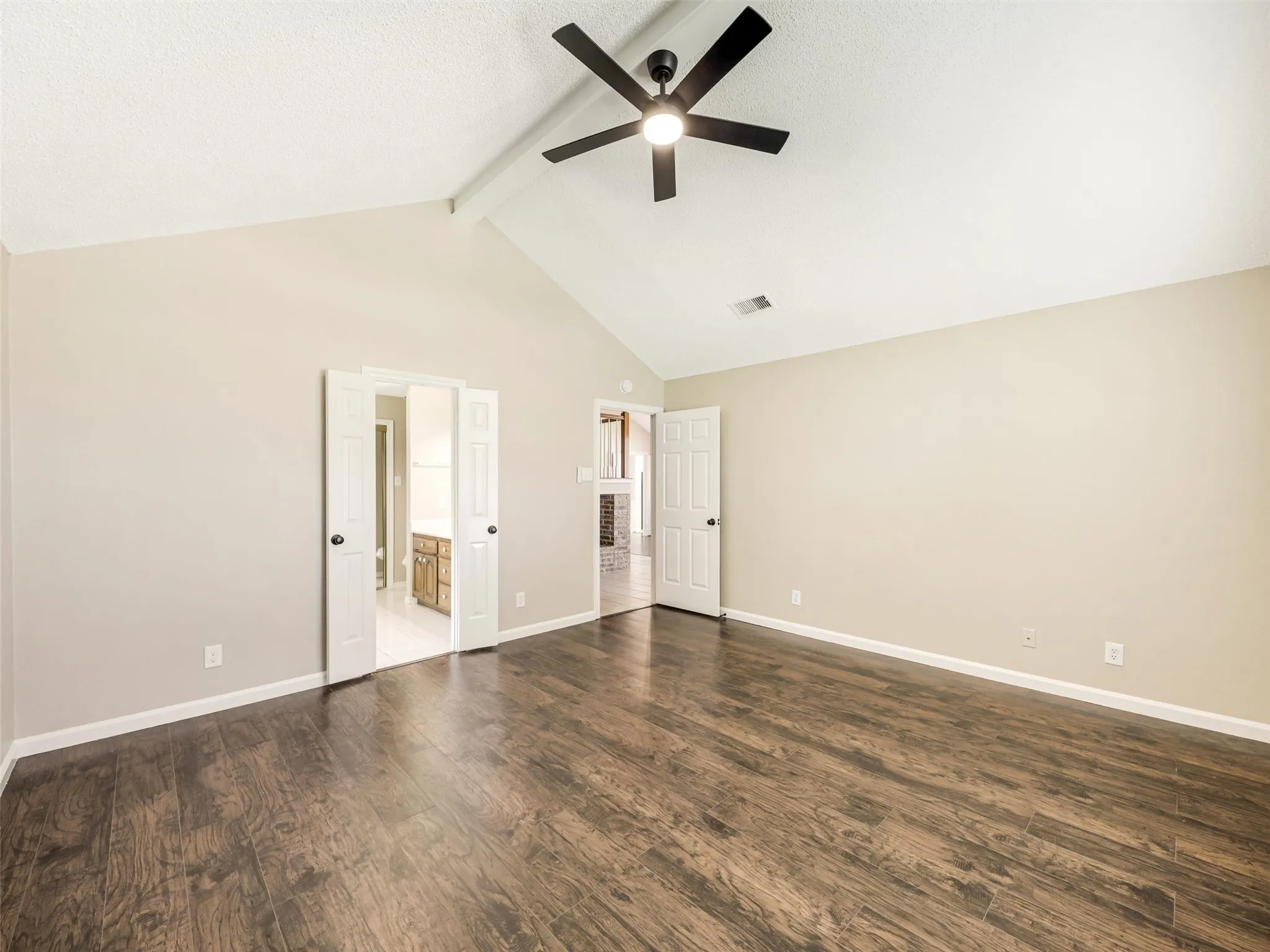 Single Family Residence For Sale in Dallas County , 136 Highland Meadow Circle, Coppell, Texas 75019, 3 Bedroom, 3 Bathroom, 2 Garage spaces, 2,180 Sqft, built in 1987, mls#21381557, Real Estate Agent in Coppell, Homes For Sale in Dallas county, Homes For Sale in Coppell, Realtor in Coppell Texas, Real Estate Brokerage Independent Realty Texas, Luminita Cordes Realtor