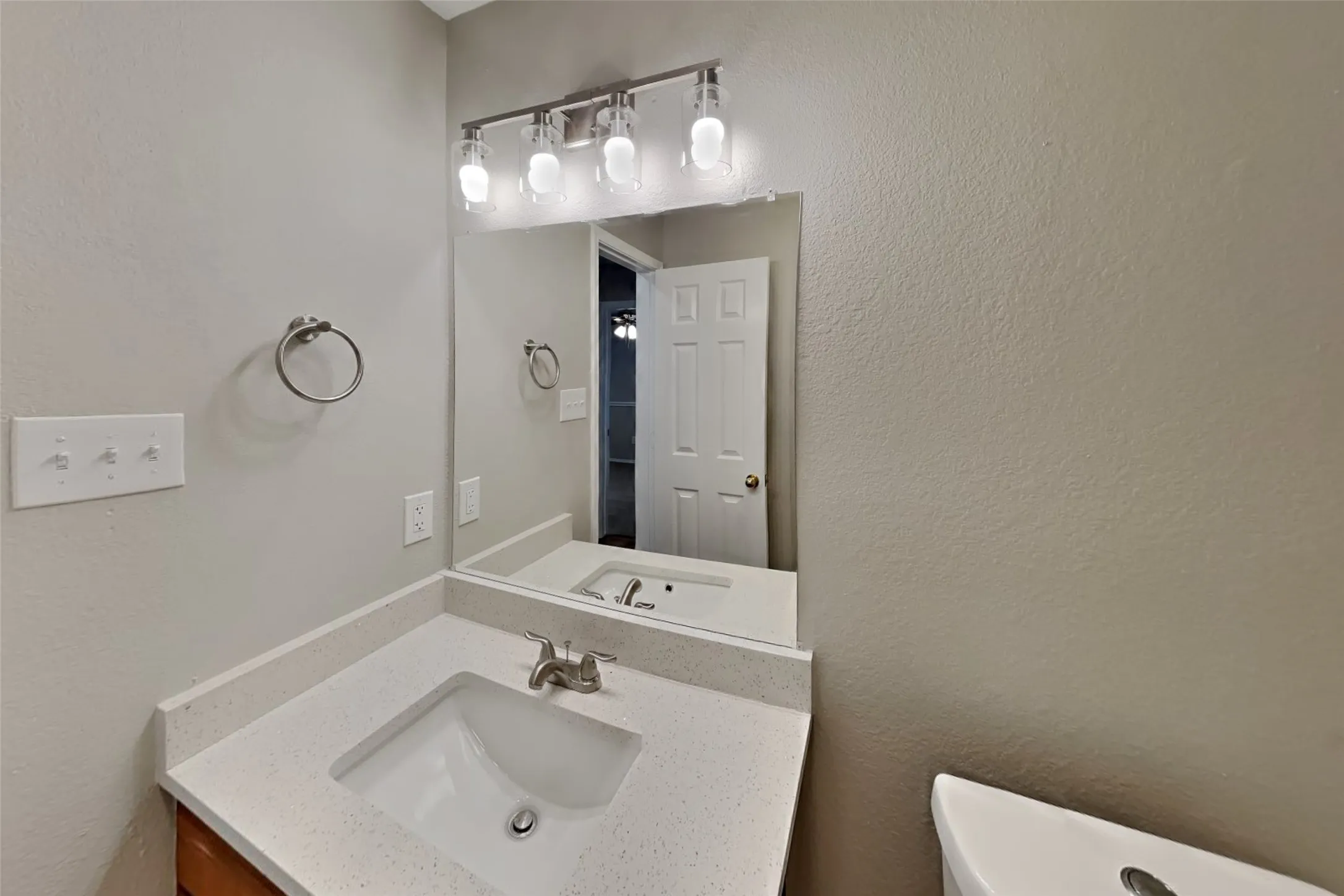 Single Family Residence For Rent in Tarrant County , 4836 Park Brook Drive, Fort Worth, Texas 76137, 3 Bedroom, 2 Bathroom, 2 Garage spaces, 1,955 Sqft, built in 1997, mls#21388941, Real Estate Agent in Fort Worth, Homes For Rent in Tarrant county, Homes For Rent in Fort Worth, Realtor in Fort Worth Texas, Real Estate Brokerage Independent Realty Texas, Luminita Cordes Realtor