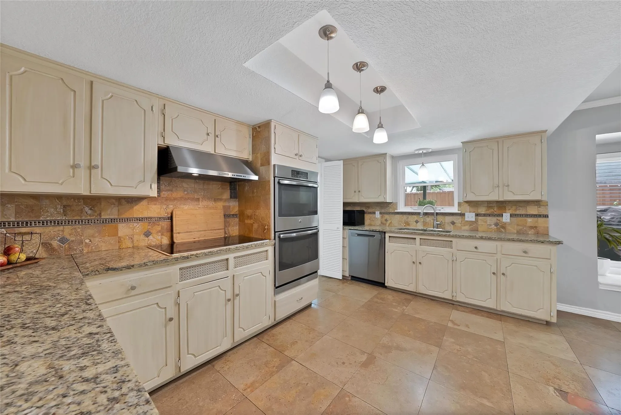 Single Family Residence For Sale in Dallas County , 1601 Oak Meadow Drive, Irving, Texas 75061, 4 Bedroom, 3 Bathroom, Garage spaces, 3,202 Sqft, built in 1968, mls#21388942, Real Estate Agent in Irving, Homes For Sale in Dallas county, Homes For Sale in Irving, Realtor in Irving Texas, Real Estate Brokerage Independent Realty Texas, Luminita Cordes Realtor