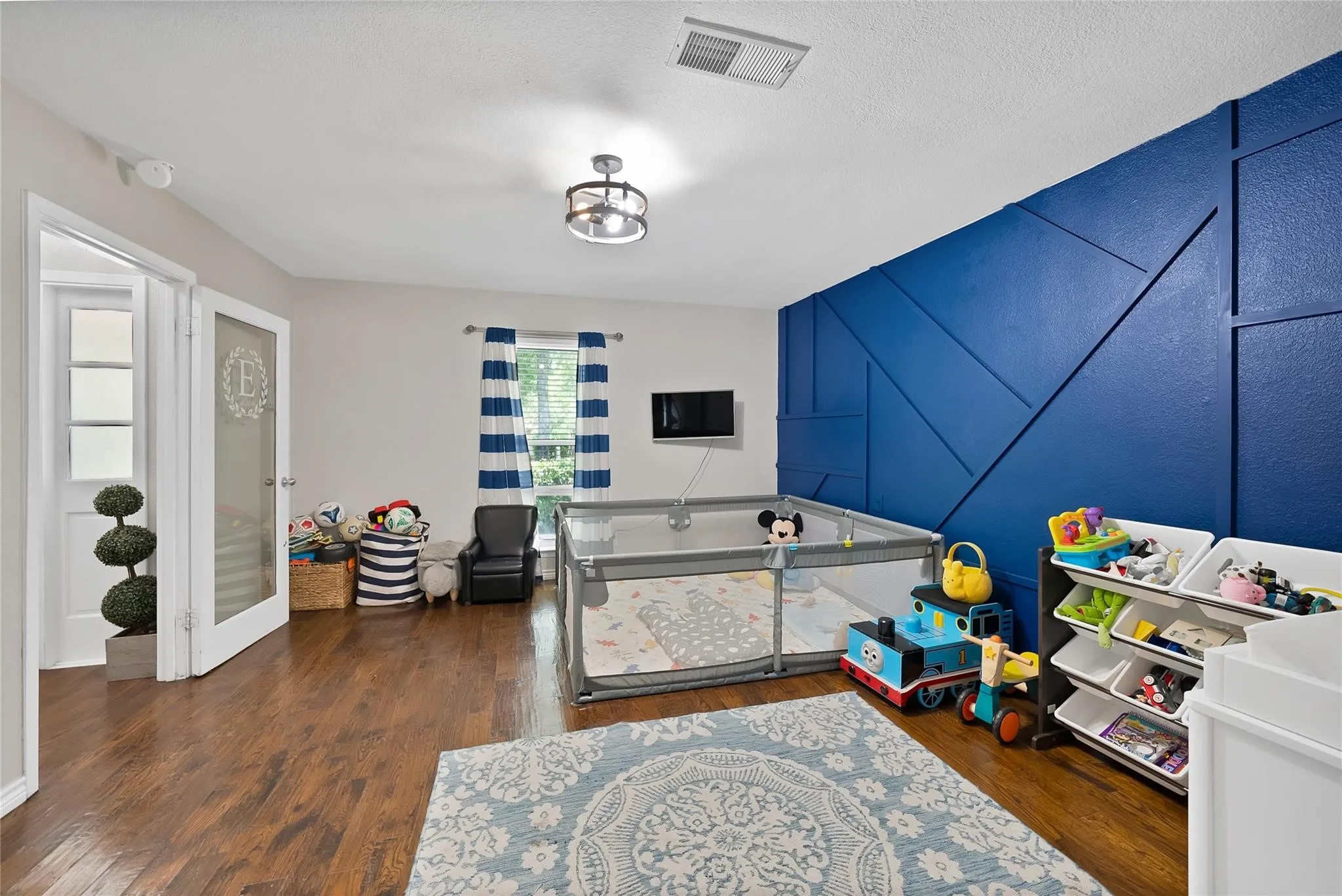 Single Family Residence For Sale in Dallas County , 1601 Oak Meadow Drive, Irving, Texas 75061, 4 Bedroom, 3 Bathroom, Garage spaces, 3,202 Sqft, built in 1968, mls#21388942, Real Estate Agent in Irving, Homes For Sale in Dallas county, Homes For Sale in Irving, Realtor in Irving Texas, Real Estate Brokerage Independent Realty Texas, Luminita Cordes Realtor