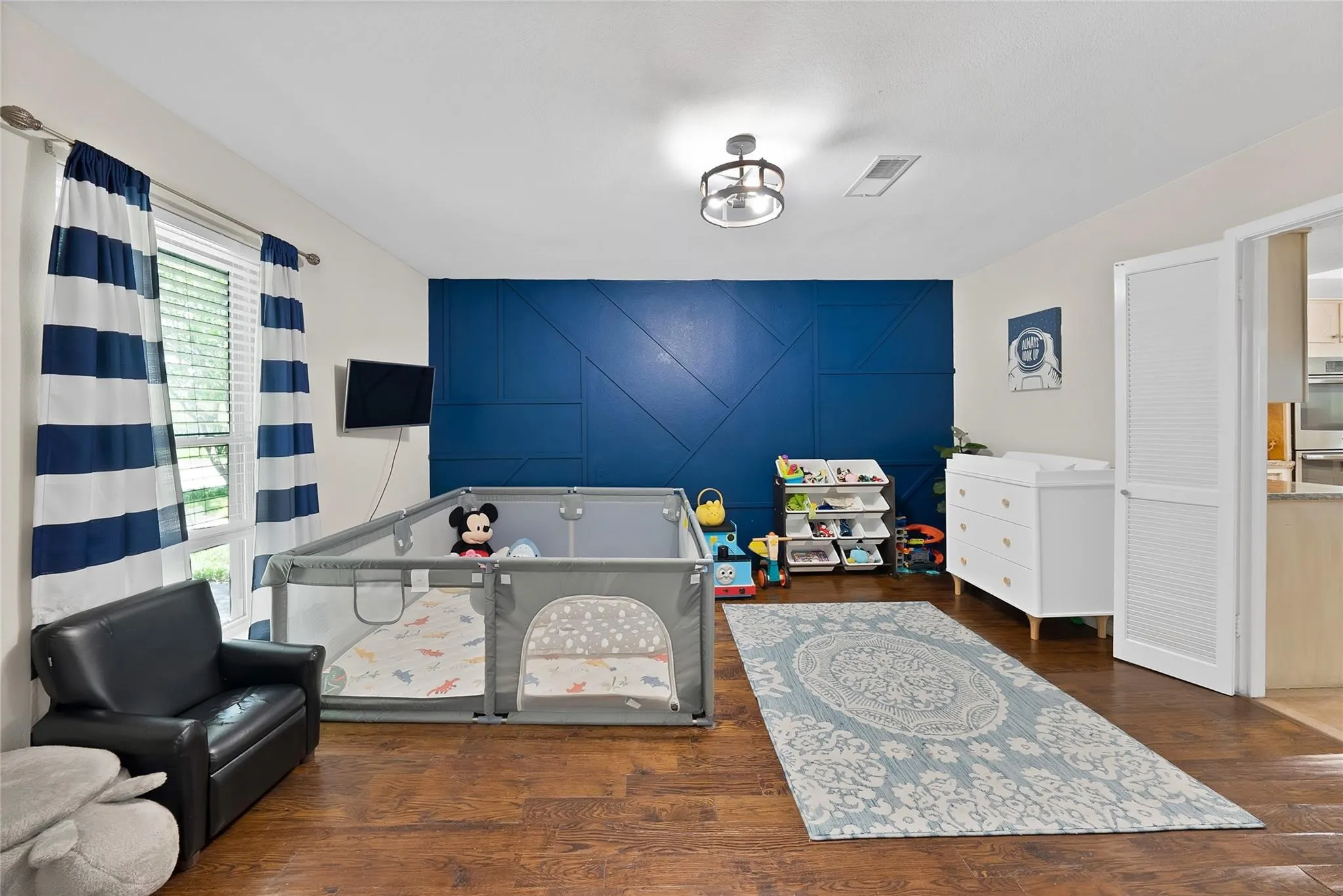 Single Family Residence For Sale in Dallas County , 1601 Oak Meadow Drive, Irving, Texas 75061, 4 Bedroom, 3 Bathroom, Garage spaces, 3,202 Sqft, built in 1968, mls#21388942, Real Estate Agent in Irving, Homes For Sale in Dallas county, Homes For Sale in Irving, Realtor in Irving Texas, Real Estate Brokerage Independent Realty Texas, Luminita Cordes Realtor