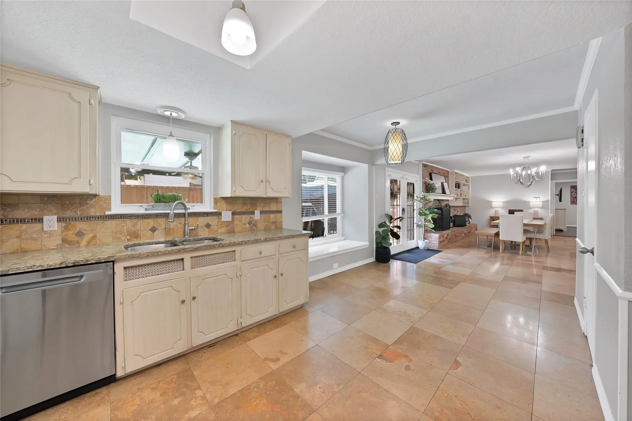 Single Family Residence For Sale in Dallas County , 1601 Oak Meadow Drive, Irving, Texas 75061, 4 Bedroom, 3 Bathroom, Garage spaces, 3,202 Sqft, built in 1968, mls#21388942, Real Estate Agent in Irving, Homes For Sale in Dallas county, Homes For Sale in Irving, Realtor in Irving Texas, Real Estate Brokerage Independent Realty Texas, Luminita Cordes Realtor
