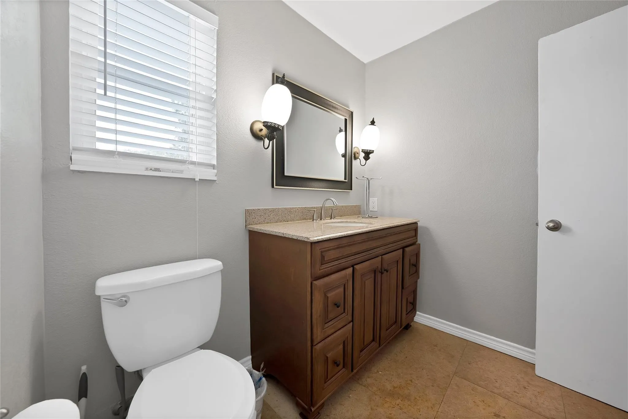 Single Family Residence For Sale in Dallas County , 1601 Oak Meadow Drive, Irving, Texas 75061, 4 Bedroom, 3 Bathroom, Garage spaces, 3,202 Sqft, built in 1968, mls#21388942, Real Estate Agent in Irving, Homes For Sale in Dallas county, Homes For Sale in Irving, Realtor in Irving Texas, Real Estate Brokerage Independent Realty Texas, Luminita Cordes Realtor