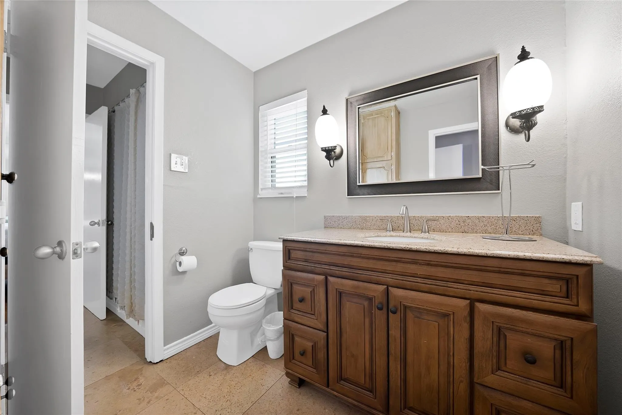 Single Family Residence For Sale in Dallas County , 1601 Oak Meadow Drive, Irving, Texas 75061, 4 Bedroom, 3 Bathroom, Garage spaces, 3,202 Sqft, built in 1968, mls#21388942, Real Estate Agent in Irving, Homes For Sale in Dallas county, Homes For Sale in Irving, Realtor in Irving Texas, Real Estate Brokerage Independent Realty Texas, Luminita Cordes Realtor