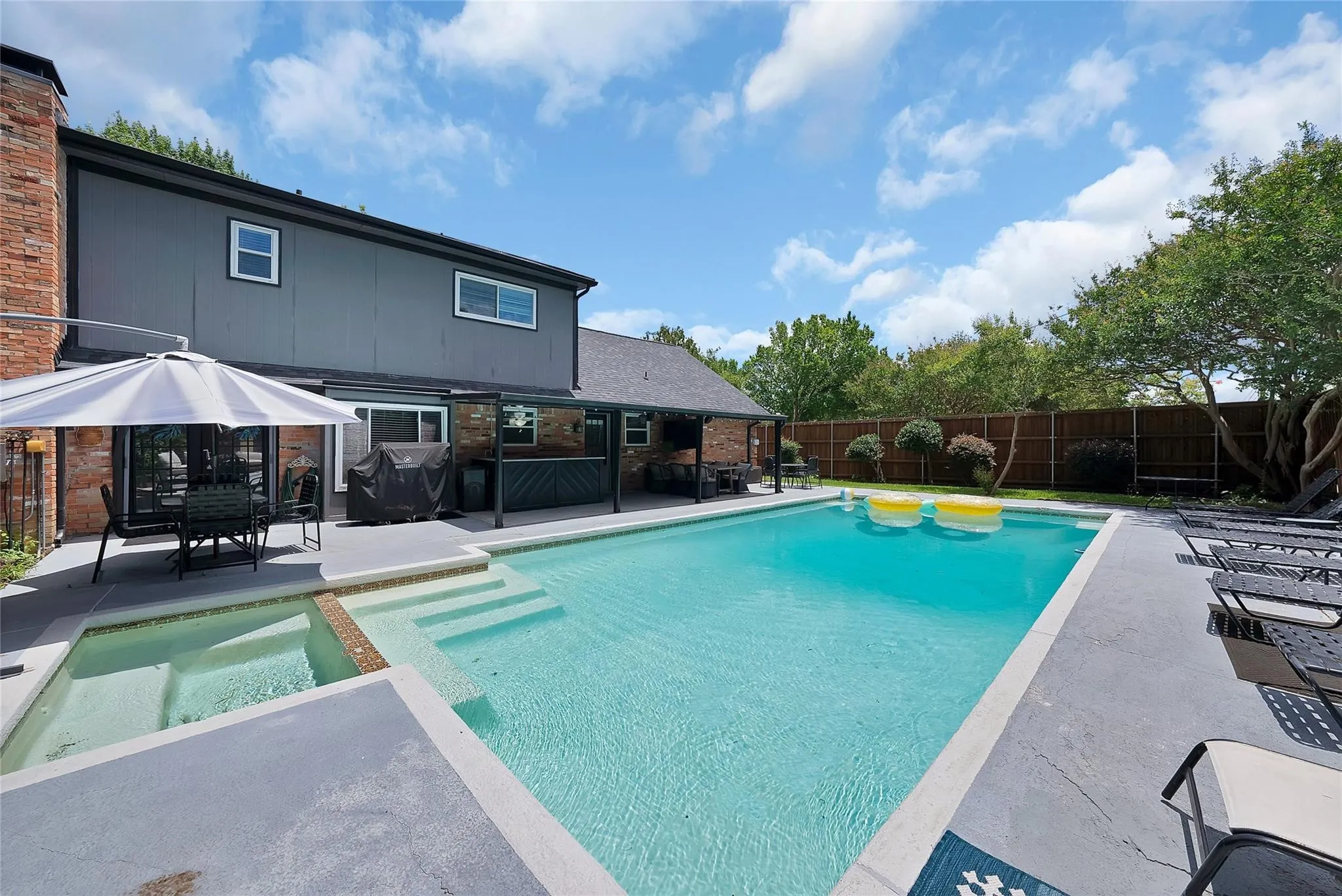 Single Family Residence For Sale in Dallas County , 1601 Oak Meadow Drive, Irving, Texas 75061, 4 Bedroom, 3 Bathroom, Garage spaces, 3,202 Sqft, built in 1968, mls#21388942, Real Estate Agent in Irving, Homes For Sale in Dallas county, Homes For Sale in Irving, Realtor in Irving Texas, Real Estate Brokerage Independent Realty Texas, Luminita Cordes Realtor