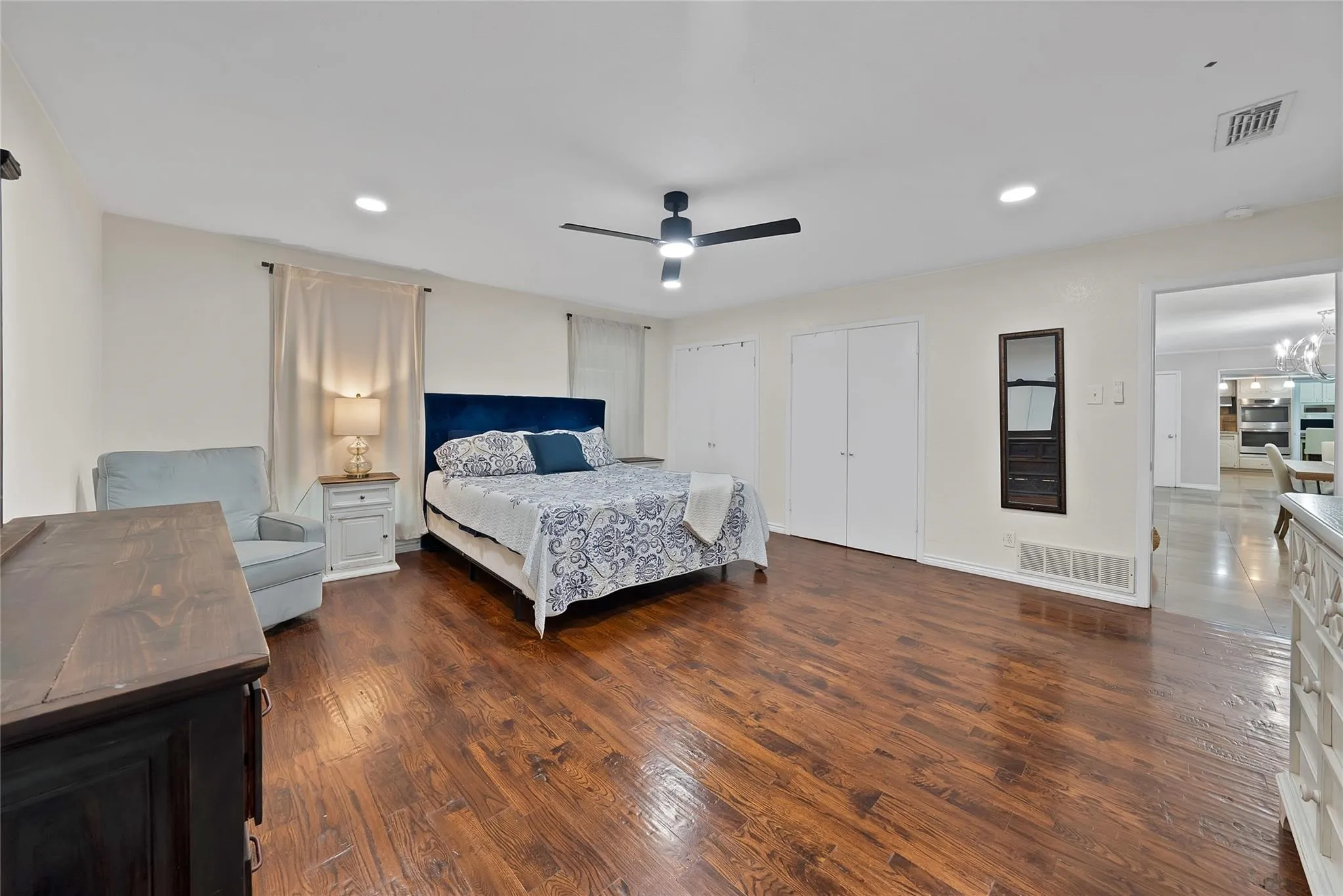 Single Family Residence For Sale in Dallas County , 1601 Oak Meadow Drive, Irving, Texas 75061, 4 Bedroom, 3 Bathroom, Garage spaces, 3,202 Sqft, built in 1968, mls#21388942, Real Estate Agent in Irving, Homes For Sale in Dallas county, Homes For Sale in Irving, Realtor in Irving Texas, Real Estate Brokerage Independent Realty Texas, Luminita Cordes Realtor