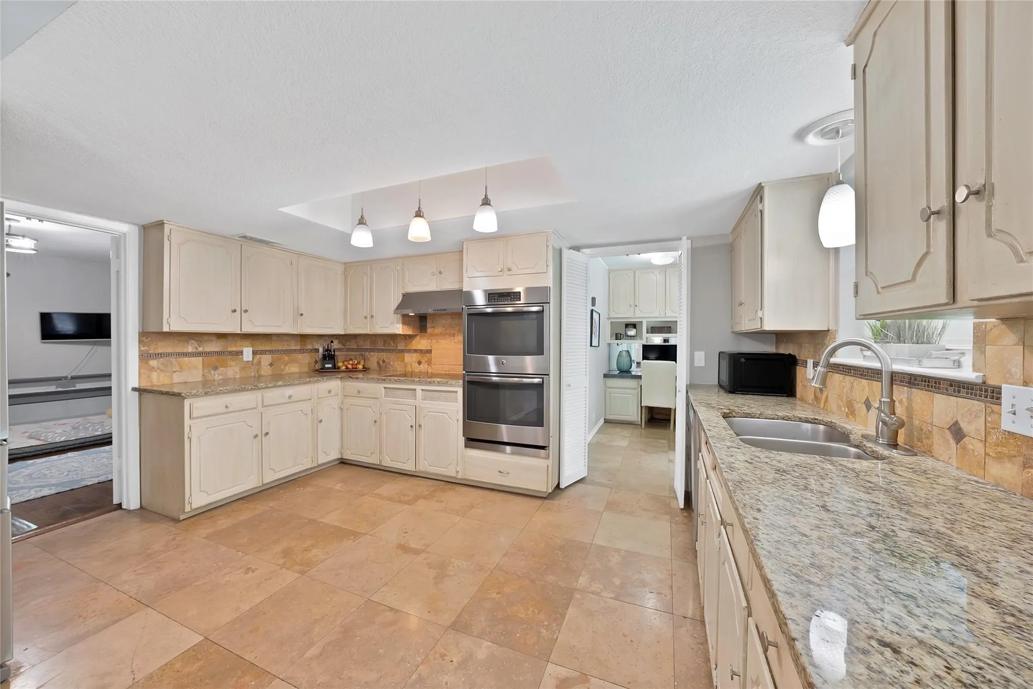 Single Family Residence For Sale in Dallas County , 1601 Oak Meadow Drive, Irving, Texas 75061, 4 Bedroom, 3 Bathroom, Garage spaces, 3,202 Sqft, built in 1968, mls#21388942, Real Estate Agent in Irving, Homes For Sale in Dallas county, Homes For Sale in Irving, Realtor in Irving Texas, Real Estate Brokerage Independent Realty Texas, Luminita Cordes Realtor