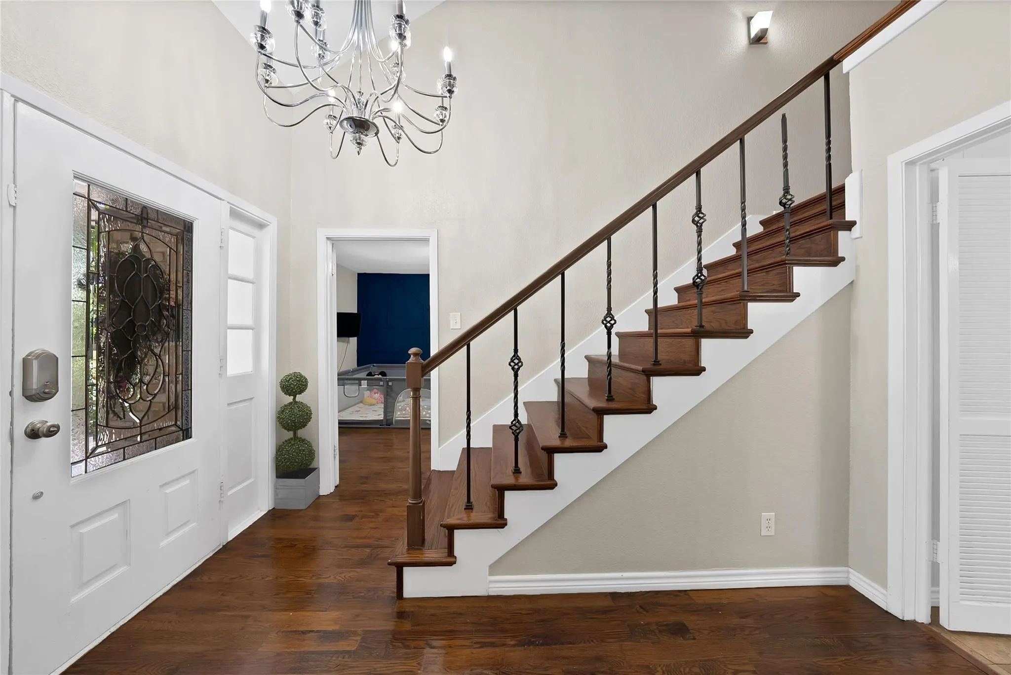 Single Family Residence For Sale in Dallas County , 1601 Oak Meadow Drive, Irving, Texas 75061, 4 Bedroom, 3 Bathroom, Garage spaces, 3,202 Sqft, built in 1968, mls#21388942, Real Estate Agent in Irving, Homes For Sale in Dallas county, Homes For Sale in Irving, Realtor in Irving Texas, Real Estate Brokerage Independent Realty Texas, Luminita Cordes Realtor