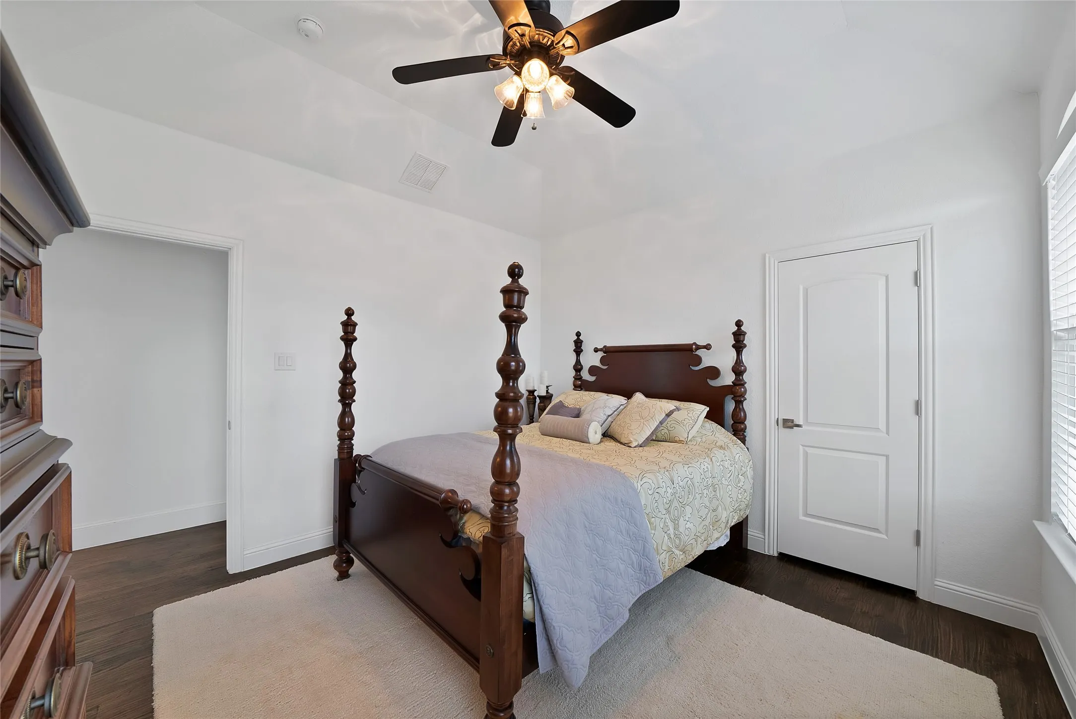 Single Family Residence For Sale in Parker County , 102 Whitney Court, Aledo, Texas 76008, 4 Bedroom, 5 Bathroom, 3 Garage spaces, 4,200 Sqft, built in 2016, mls#21388097, Real Estate Agent in Aledo, Homes For Sale in Parker county, Homes For Sale in Aledo, Realtor in Aledo Texas, Real Estate Brokerage Independent Realty Texas, Luminita Cordes Realtor