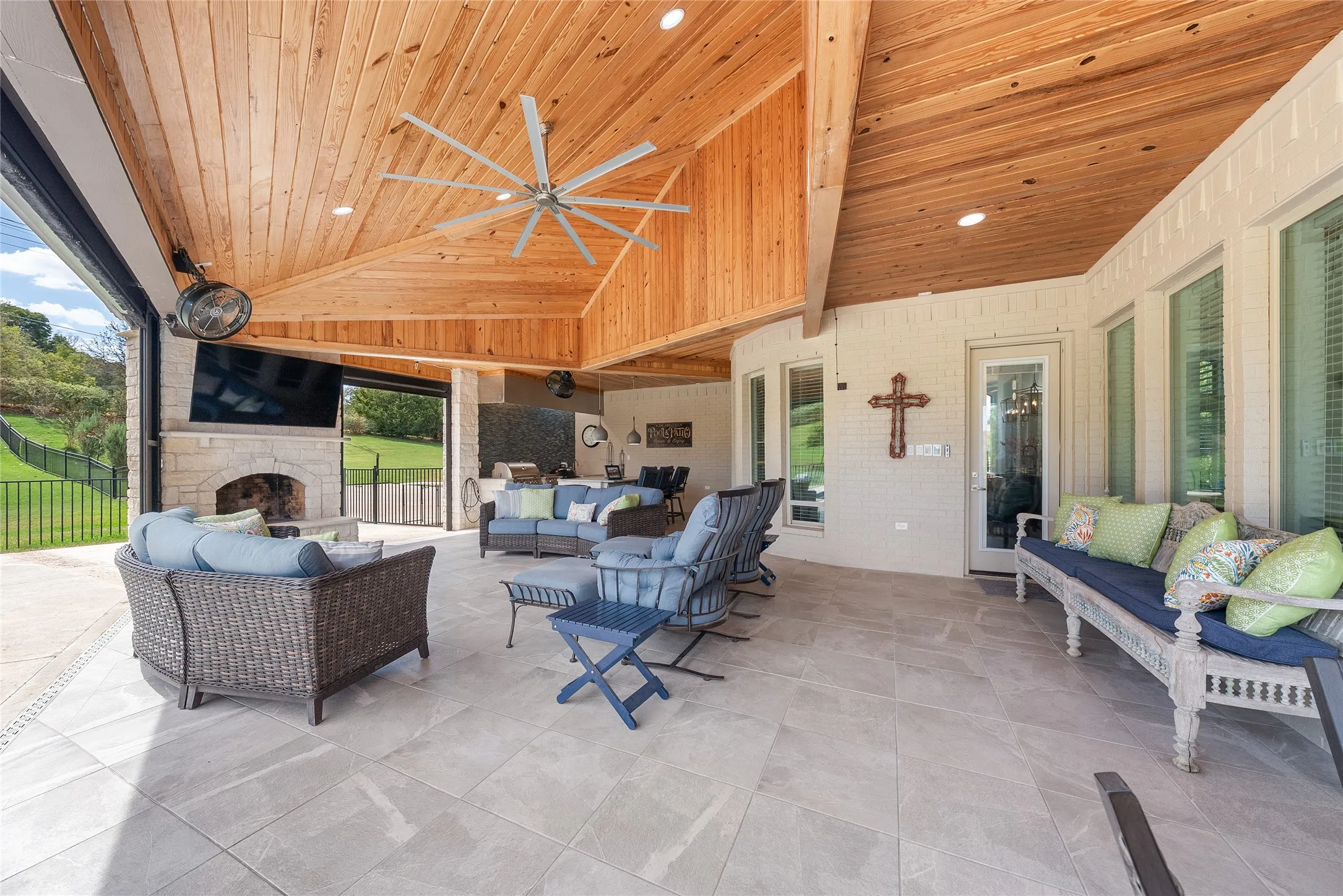 Single Family Residence For Sale in Parker County , 102 Whitney Court, Aledo, Texas 76008, 4 Bedroom, 5 Bathroom, 3 Garage spaces, 4,200 Sqft, built in 2016, mls#21388097, Real Estate Agent in Aledo, Homes For Sale in Parker county, Homes For Sale in Aledo, Realtor in Aledo Texas, Real Estate Brokerage Independent Realty Texas, Luminita Cordes Realtor