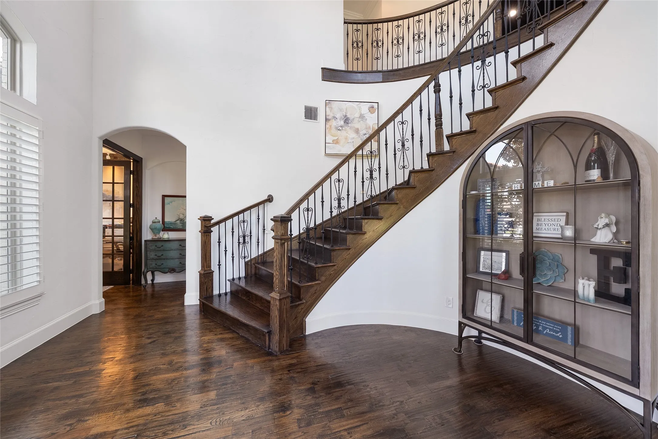 Single Family Residence For Sale in Parker County , 102 Whitney Court, Aledo, Texas 76008, 4 Bedroom, 5 Bathroom, 3 Garage spaces, 4,200 Sqft, built in 2016, mls#21388097, Real Estate Agent in Aledo, Homes For Sale in Parker county, Homes For Sale in Aledo, Realtor in Aledo Texas, Real Estate Brokerage Independent Realty Texas, Luminita Cordes Realtor