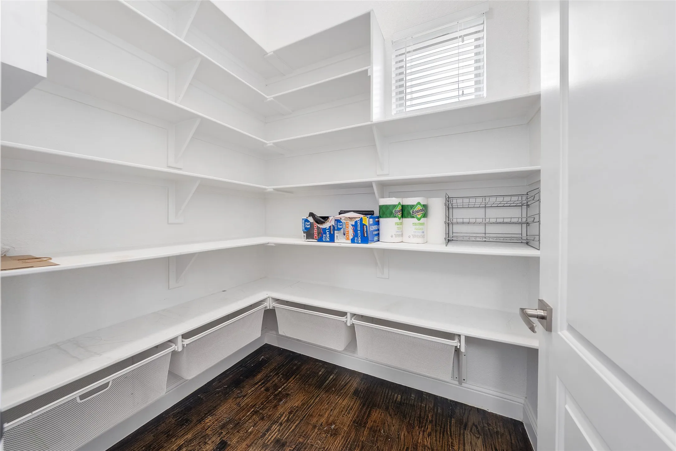 Single Family Residence For Sale in Parker County , 102 Whitney Court, Aledo, Texas 76008, 4 Bedroom, 5 Bathroom, 3 Garage spaces, 4,200 Sqft, built in 2016, mls#21388097, Real Estate Agent in Aledo, Homes For Sale in Parker county, Homes For Sale in Aledo, Realtor in Aledo Texas, Real Estate Brokerage Independent Realty Texas, Luminita Cordes Realtor