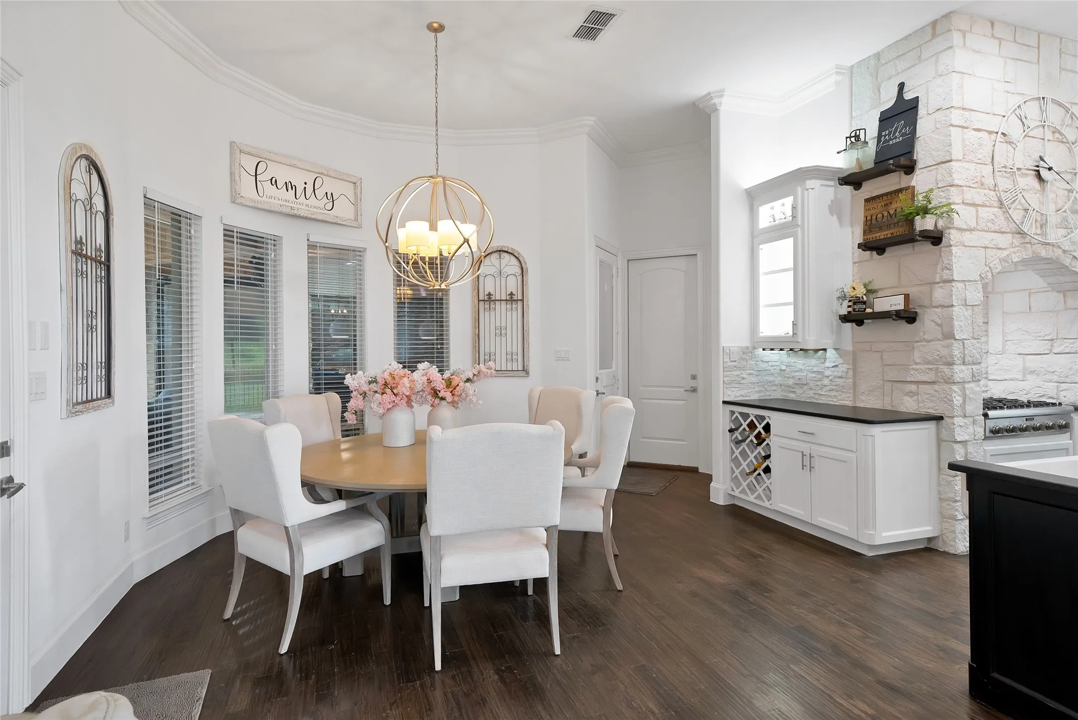 Single Family Residence For Sale in Parker County , 102 Whitney Court, Aledo, Texas 76008, 4 Bedroom, 5 Bathroom, 3 Garage spaces, 4,200 Sqft, built in 2016, mls#21388097, Real Estate Agent in Aledo, Homes For Sale in Parker county, Homes For Sale in Aledo, Realtor in Aledo Texas, Real Estate Brokerage Independent Realty Texas, Luminita Cordes Realtor