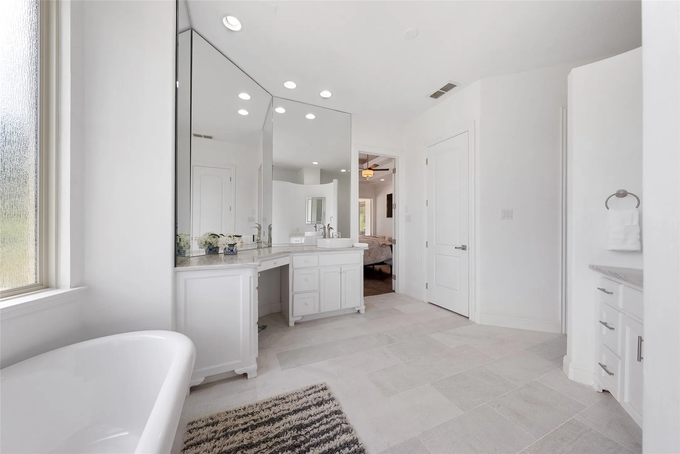 Single Family Residence For Sale in Parker County , 102 Whitney Court, Aledo, Texas 76008, 4 Bedroom, 5 Bathroom, 3 Garage spaces, 4,200 Sqft, built in 2016, mls#21388097, Real Estate Agent in Aledo, Homes For Sale in Parker county, Homes For Sale in Aledo, Realtor in Aledo Texas, Real Estate Brokerage Independent Realty Texas, Luminita Cordes Realtor
