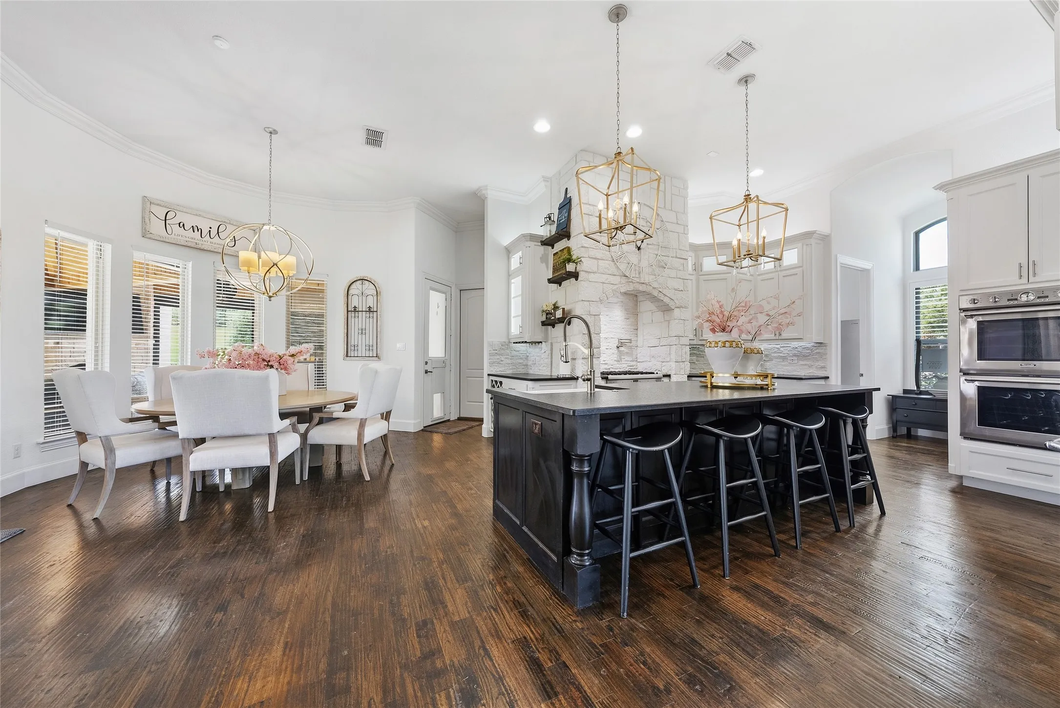 Single Family Residence For Sale in Parker County , 102 Whitney Court, Aledo, Texas 76008, 4 Bedroom, 5 Bathroom, 3 Garage spaces, 4,200 Sqft, built in 2016, mls#21388097, Real Estate Agent in Aledo, Homes For Sale in Parker county, Homes For Sale in Aledo, Realtor in Aledo Texas, Real Estate Brokerage Independent Realty Texas, Luminita Cordes Realtor