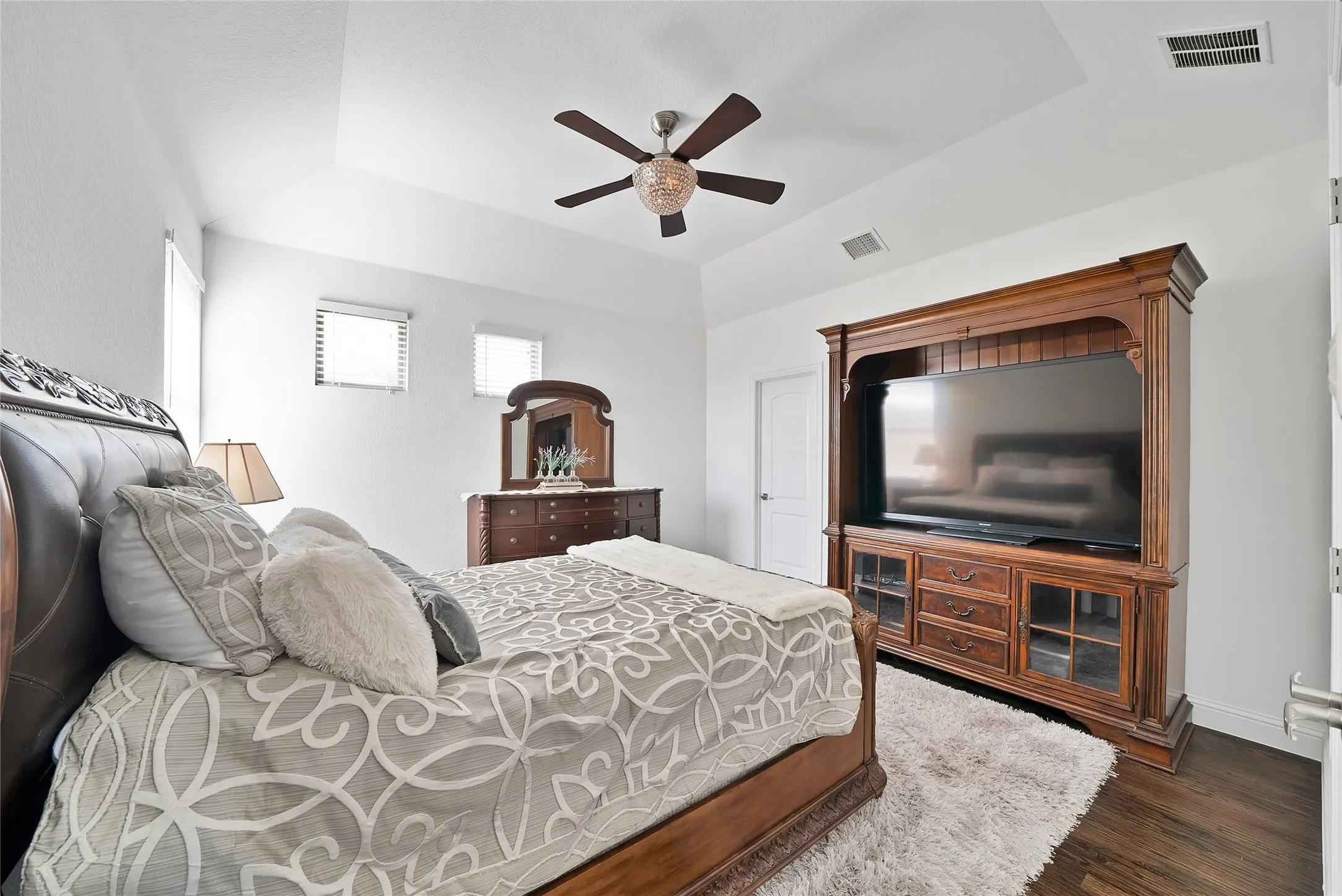 Single Family Residence For Sale in Parker County , 102 Whitney Court, Aledo, Texas 76008, 4 Bedroom, 5 Bathroom, 3 Garage spaces, 4,200 Sqft, built in 2016, mls#21388097, Real Estate Agent in Aledo, Homes For Sale in Parker county, Homes For Sale in Aledo, Realtor in Aledo Texas, Real Estate Brokerage Independent Realty Texas, Luminita Cordes Realtor