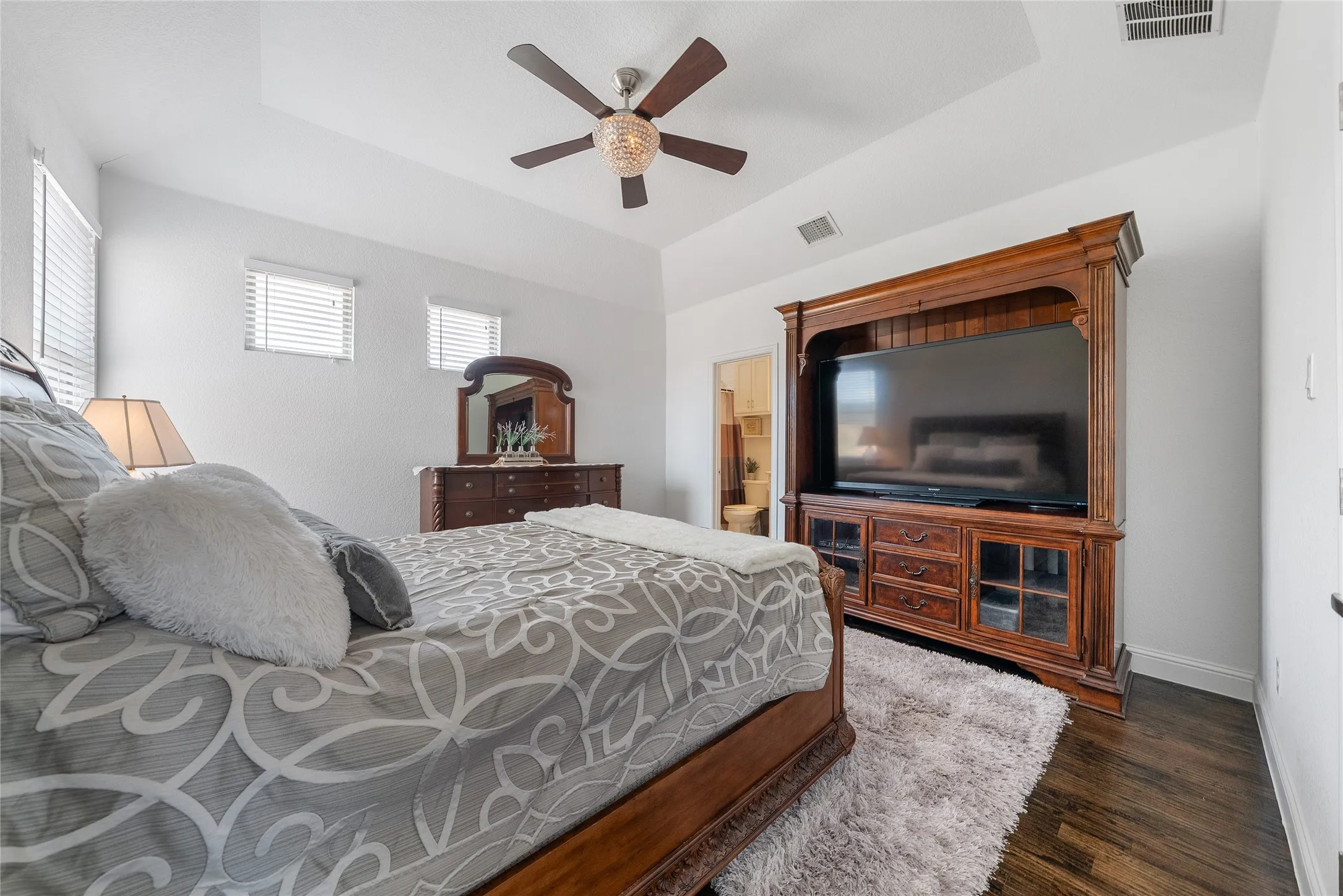 Single Family Residence For Sale in Parker County , 102 Whitney Court, Aledo, Texas 76008, 4 Bedroom, 5 Bathroom, 3 Garage spaces, 4,200 Sqft, built in 2016, mls#21388097, Real Estate Agent in Aledo, Homes For Sale in Parker county, Homes For Sale in Aledo, Realtor in Aledo Texas, Real Estate Brokerage Independent Realty Texas, Luminita Cordes Realtor