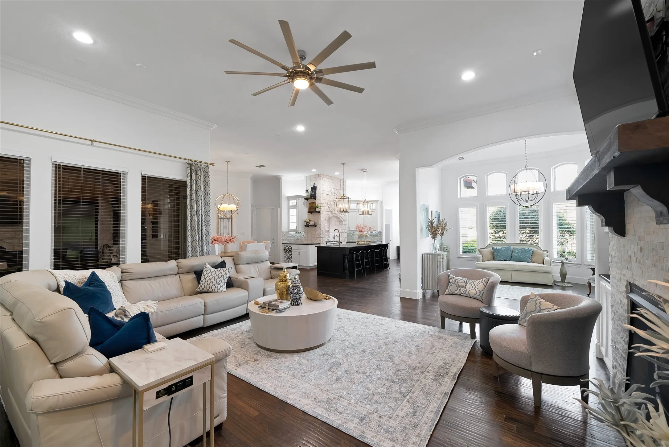 Single Family Residence For Sale in Parker County , 102 Whitney Court, Aledo, Texas 76008, 4 Bedroom, 5 Bathroom, 3 Garage spaces, 4,200 Sqft, built in 2016, mls#21388097, Real Estate Agent in Aledo, Homes For Sale in Parker county, Homes For Sale in Aledo, Realtor in Aledo Texas, Real Estate Brokerage Independent Realty Texas, Luminita Cordes Realtor