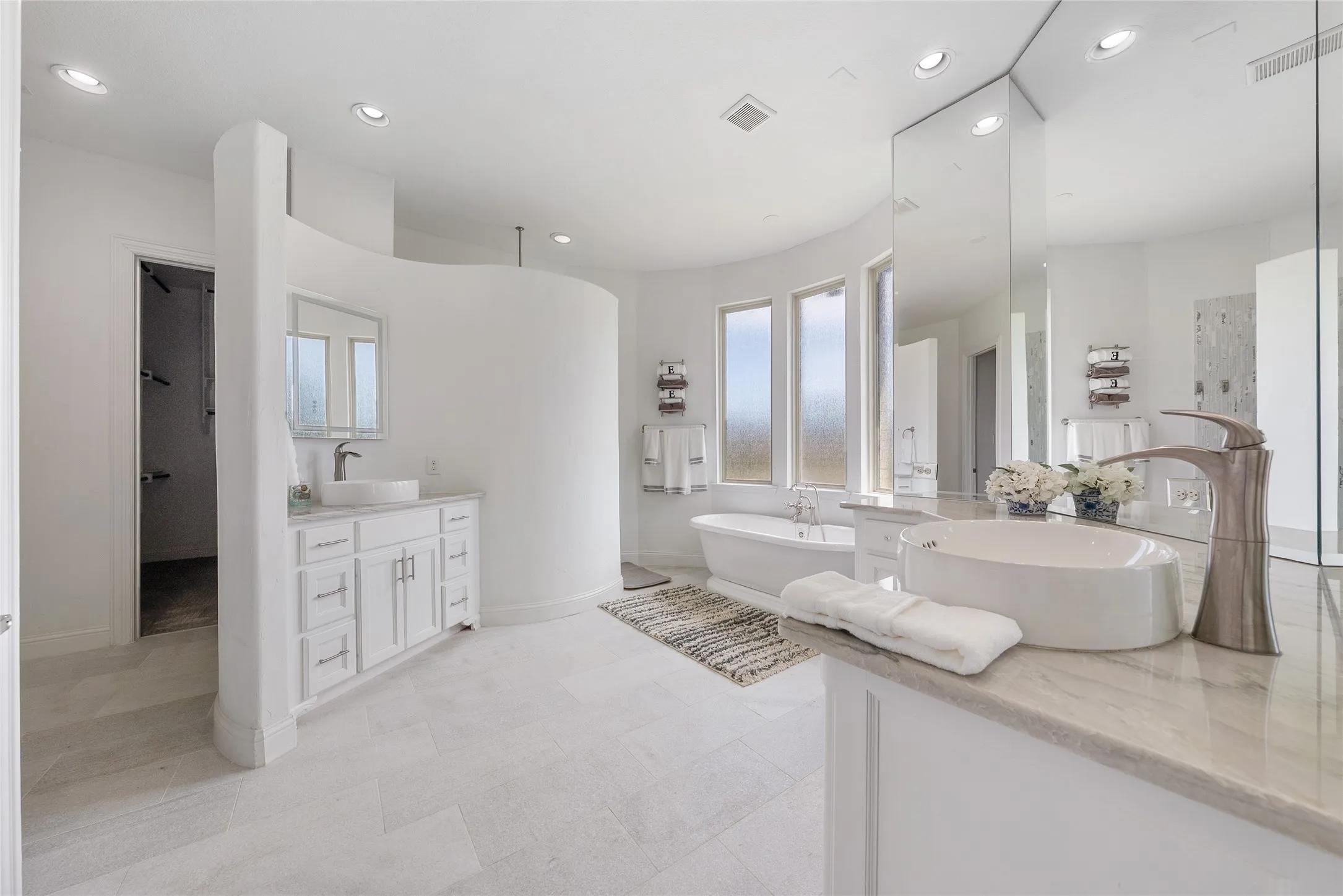 Single Family Residence For Sale in Parker County , 102 Whitney Court, Aledo, Texas 76008, 4 Bedroom, 5 Bathroom, 3 Garage spaces, 4,200 Sqft, built in 2016, mls#21388097, Real Estate Agent in Aledo, Homes For Sale in Parker county, Homes For Sale in Aledo, Realtor in Aledo Texas, Real Estate Brokerage Independent Realty Texas, Luminita Cordes Realtor